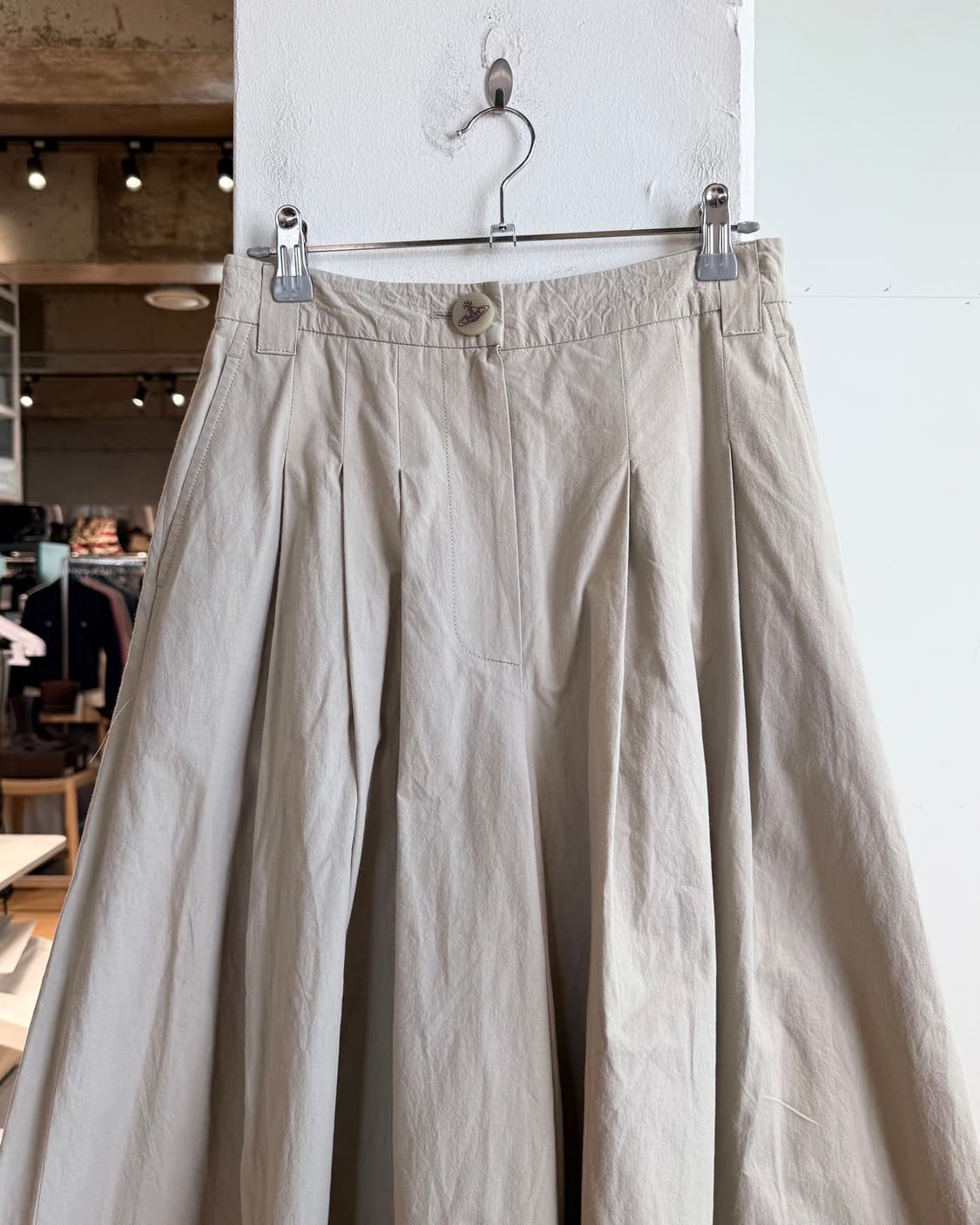 비비안 웨스트우드 베이지브라운 핀턱 하프 팬츠  상품이미지2