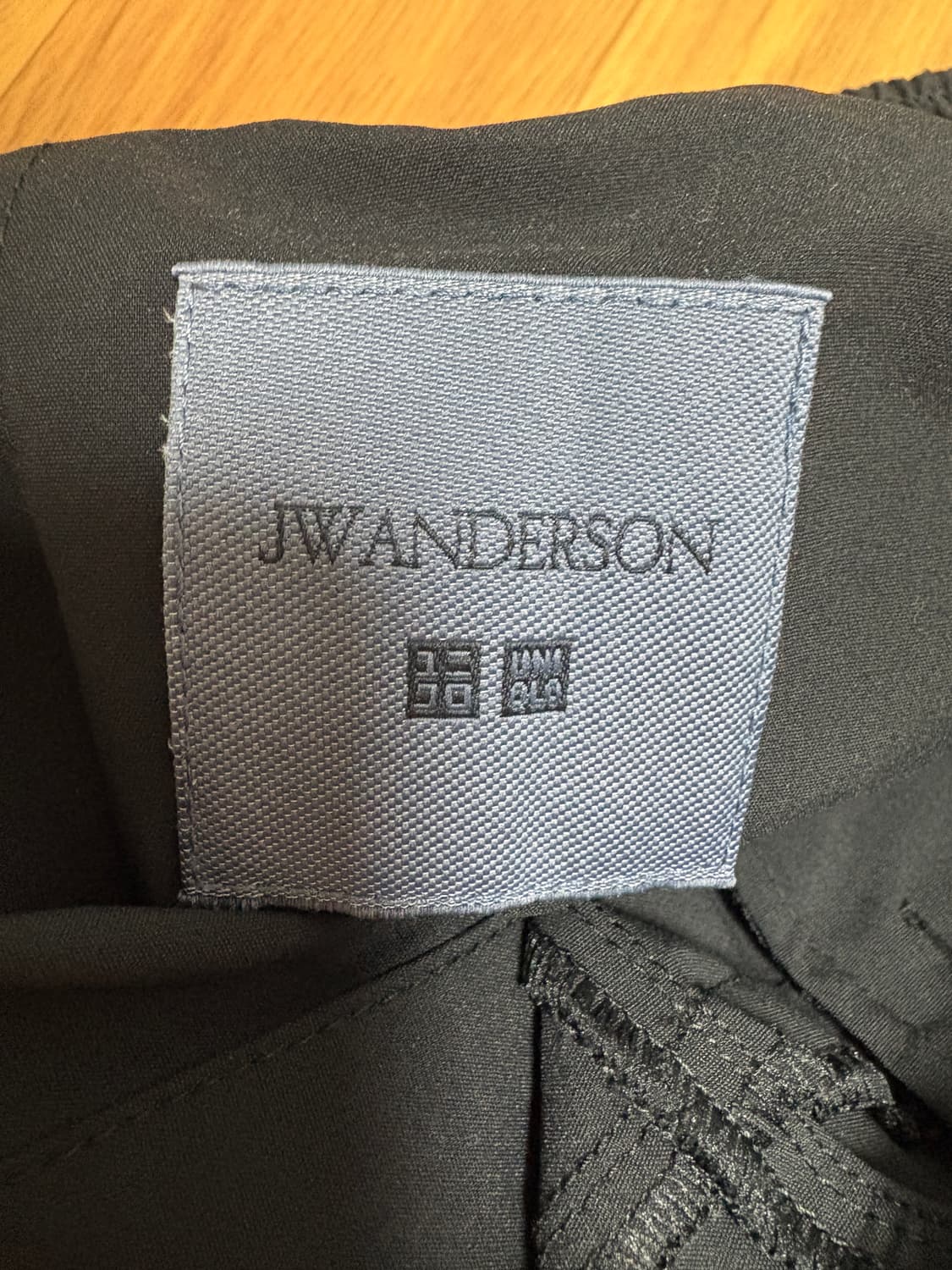 유니클로 JW앤더슨 트랙팬츠 블랙 S사이즈 팝니다 상품이미지5