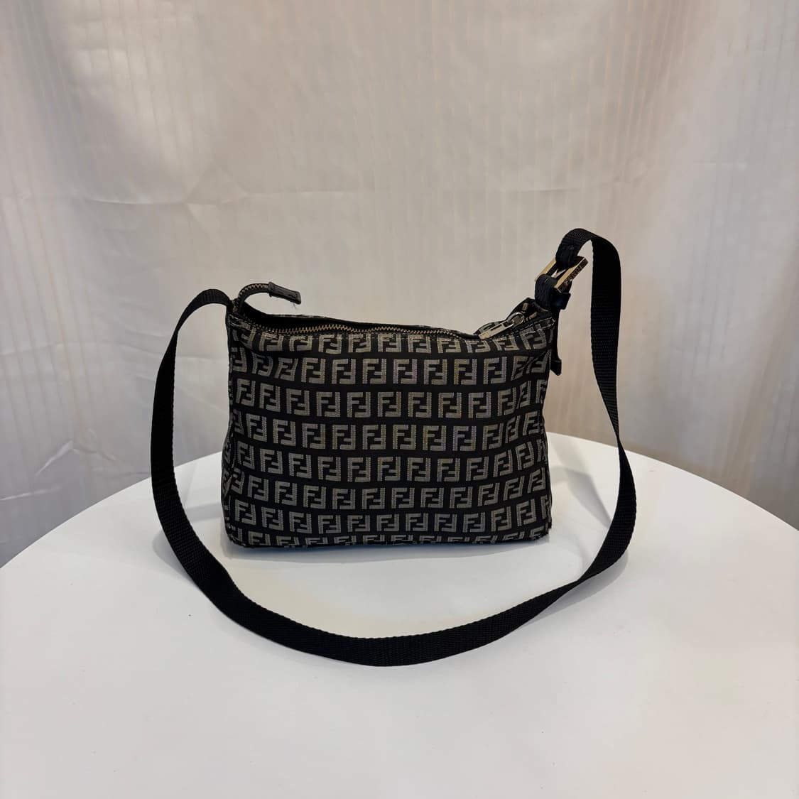 정품 펜디 주카 크로스백     상품이미지5