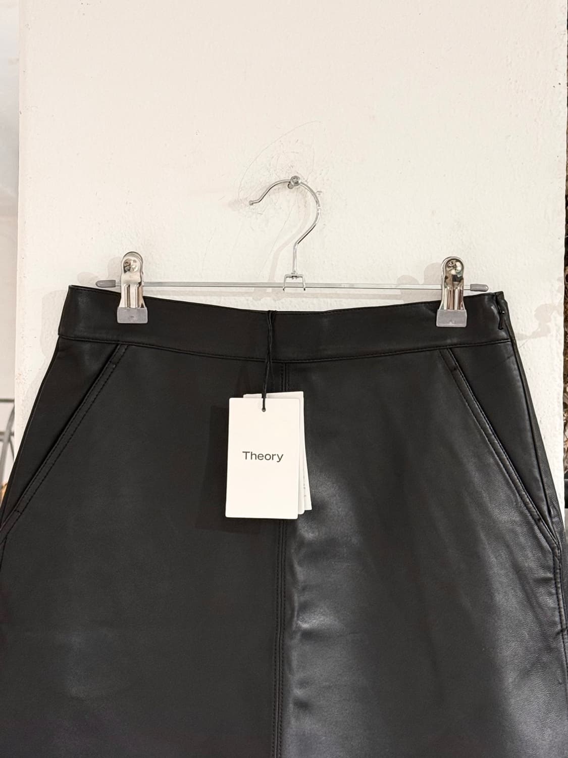 띠어리 블랙 램스킨 레더 미니 스커트 상품이미지2