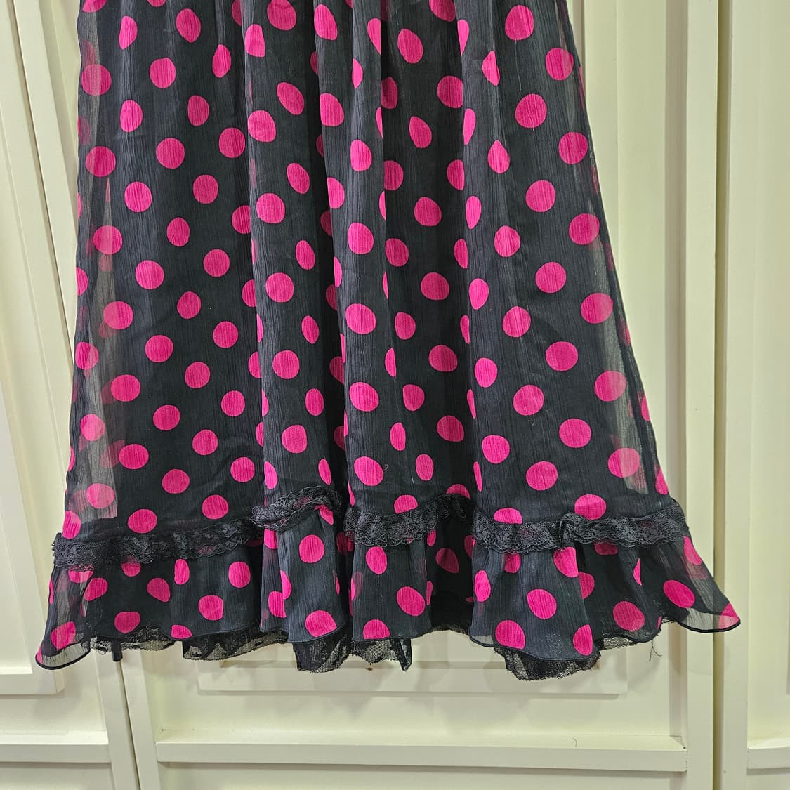 블랙 핑크 도트 쉬폰 원피스 상품이미지4