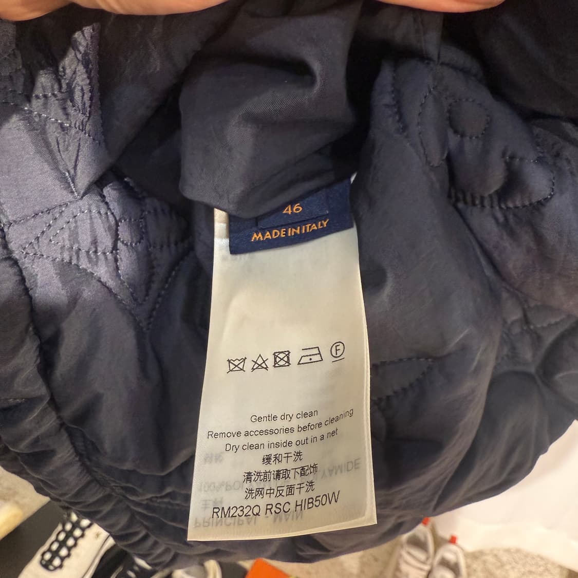 (46)루이비통 모노그램 라이트 패디드 블루종 블루  상품이미지6