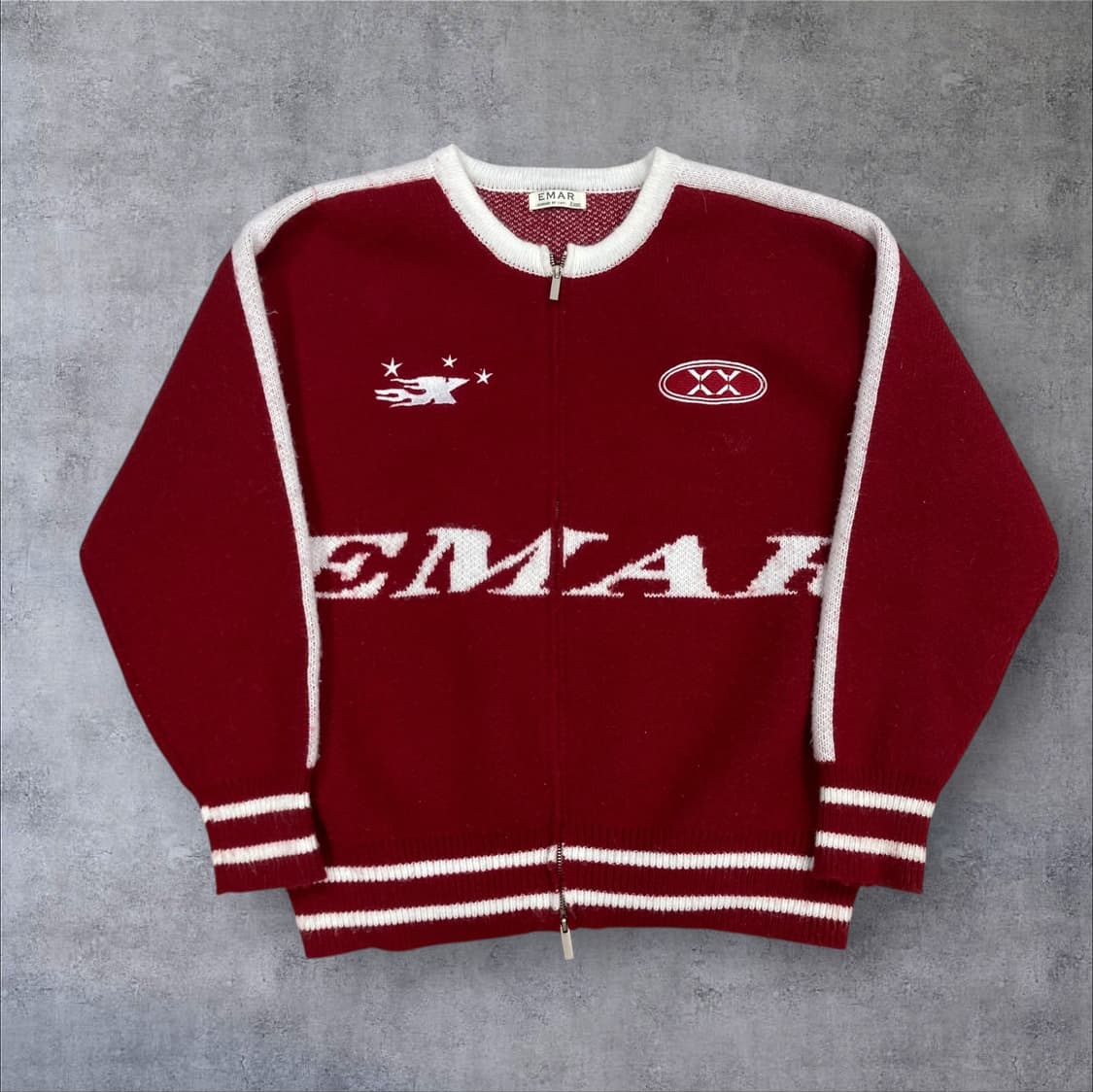 EMAR 레드 컬러 스펠아웃 로고 니트 집업 상품이미지1