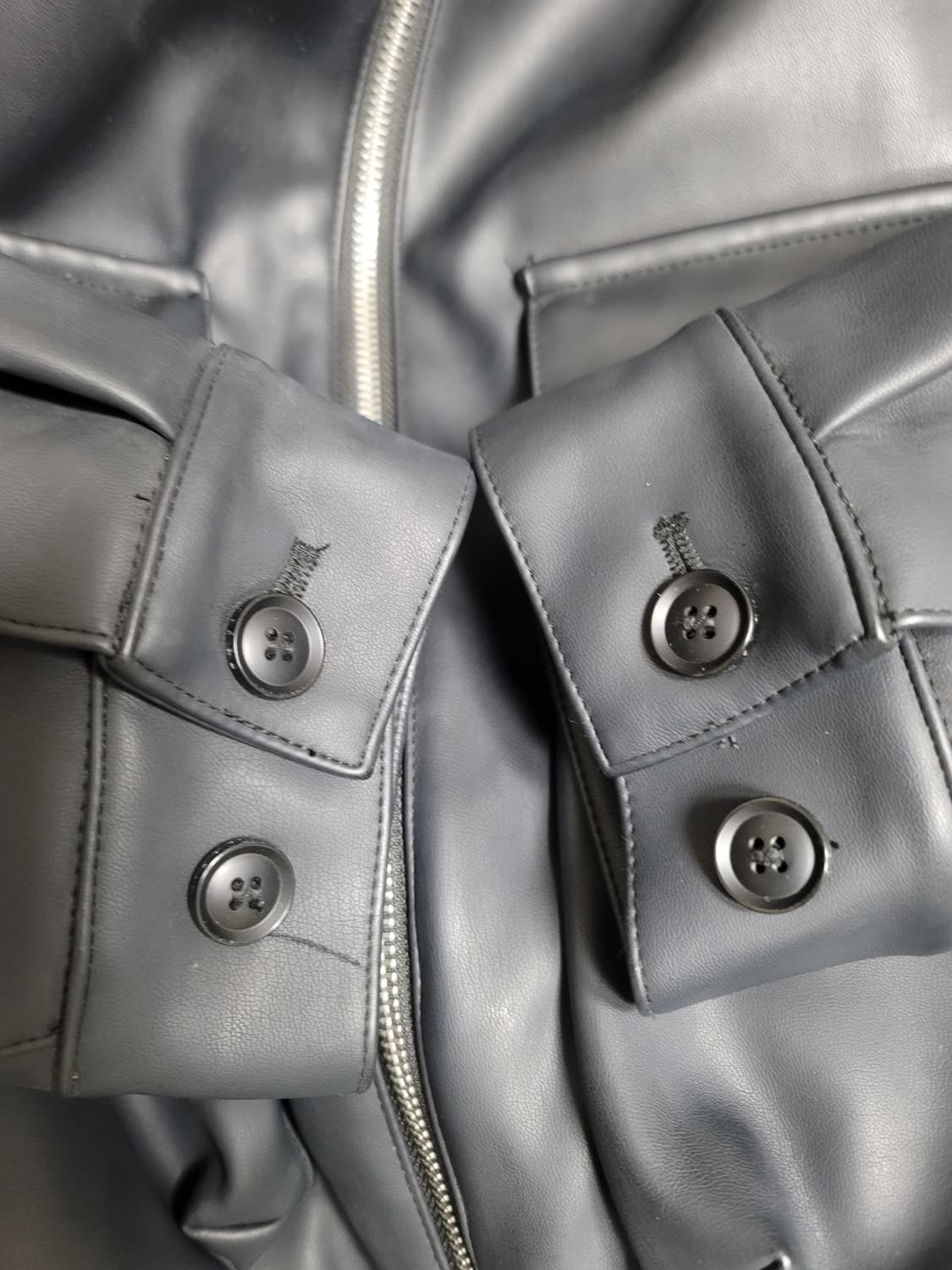 라퍼지스토어 버핑 가죽자켓 무광블랙 L 105정사이즈 상태굿
 상품이미지3