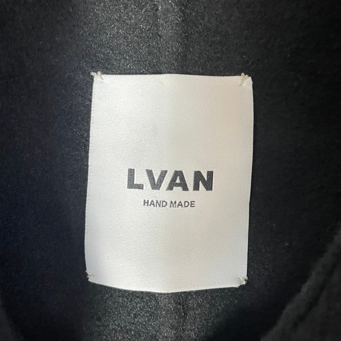 LVAN 블랙 투포켓 핸드메이드 롱 코트 상품이미지4