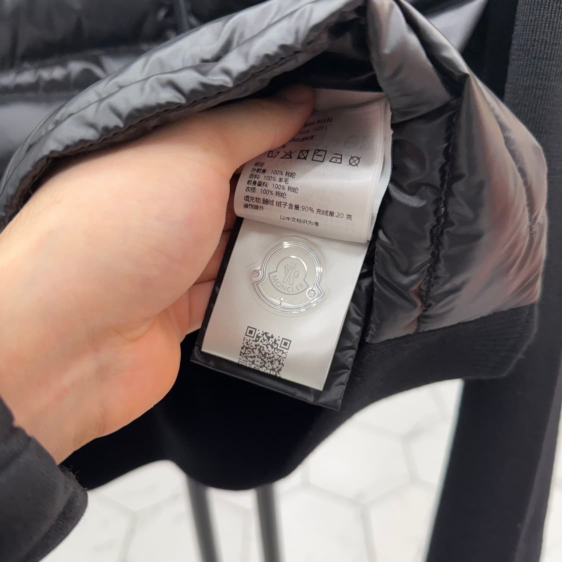 [25년10월/L] 몽클레어 니트패딩 블랙 상품이미지5