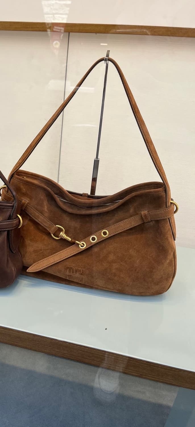 미우미우 아방뛰르 스웨이드 미디엄 상품이미지1