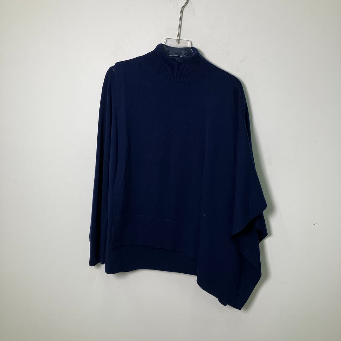 코스 메리노 울 하이브리드 케이프 니트 상품이미지2