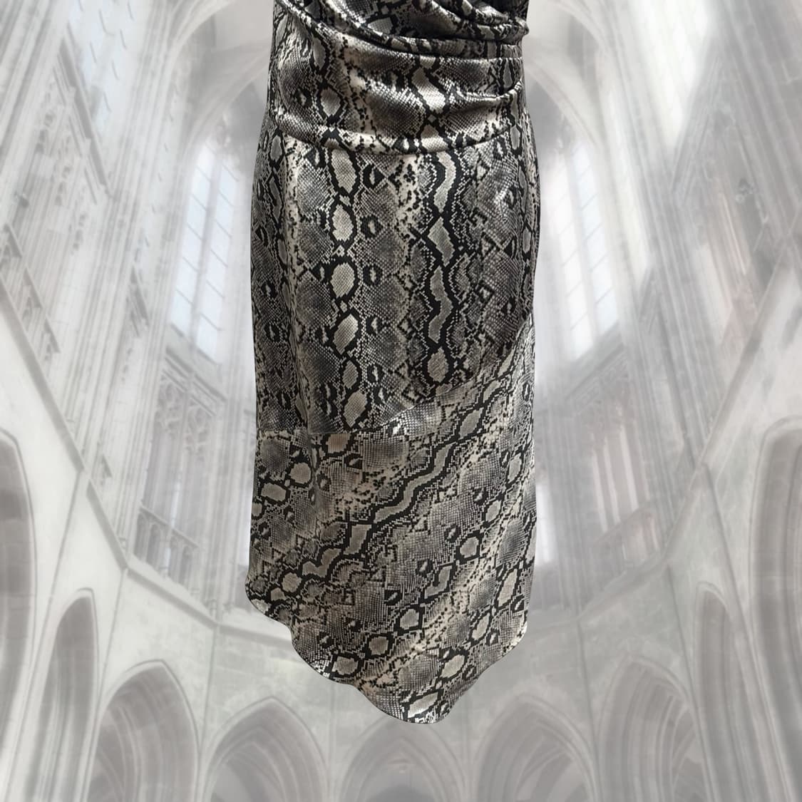 실버 파이톤 뱀피 홀터넥 새틴 드레스 오네갸루 파티룩 상품이미지5