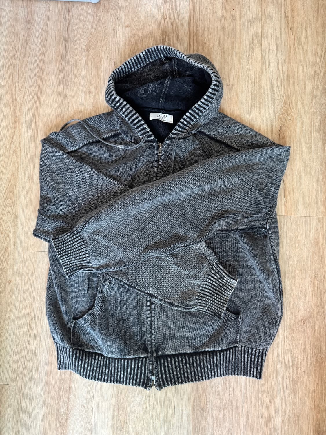 엘무드 피스 다이드 후디 니트 집업 스테인 차콜 상품이미지1