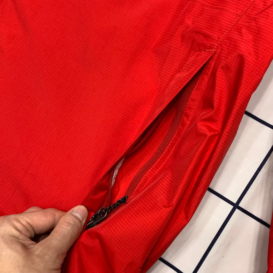 파타고니아 레드 바람막이(정품) 상품이미지5