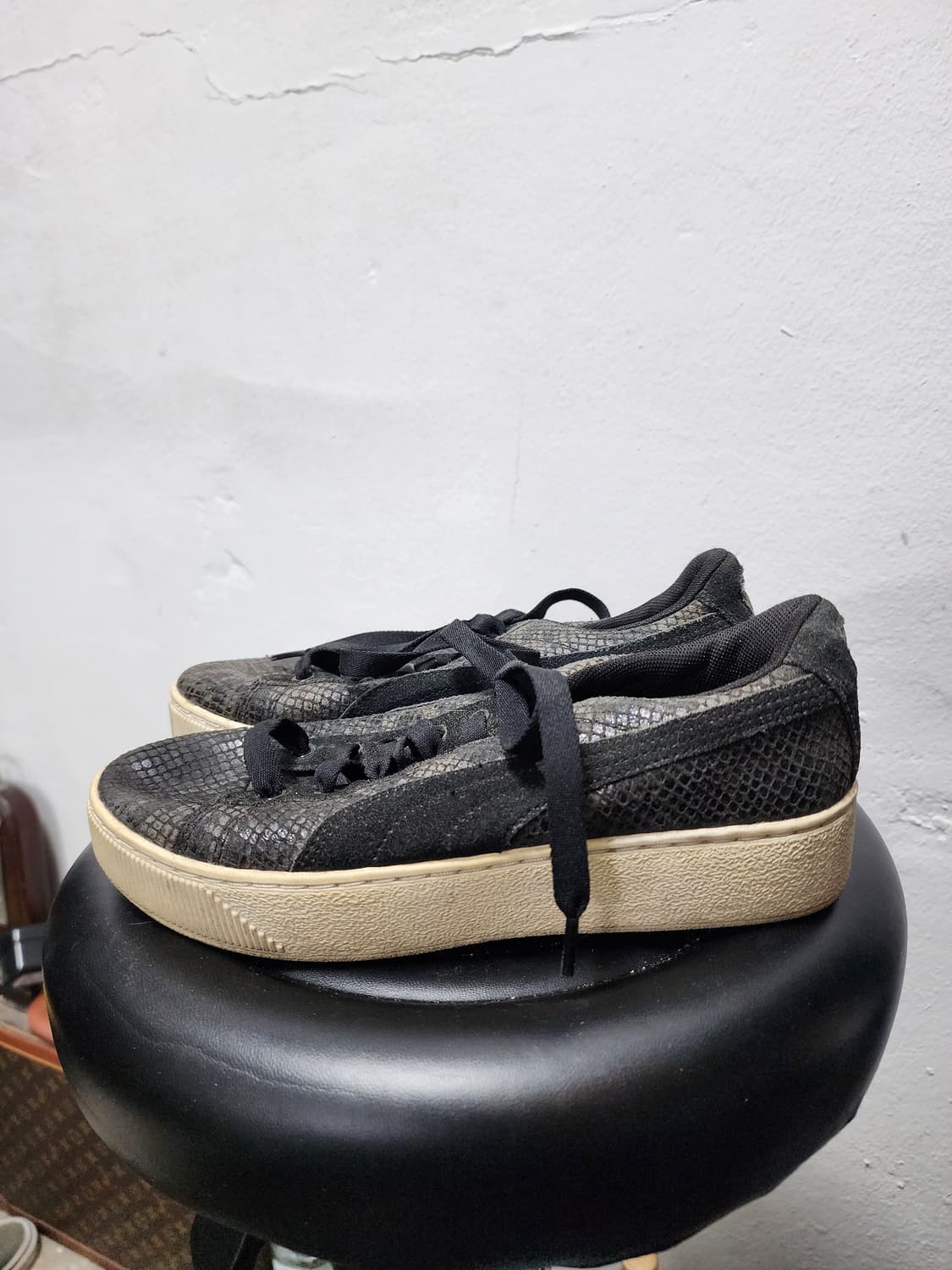 푸마 블랙 스네이크 스웨이드 스니커즈.. 상품이미지3