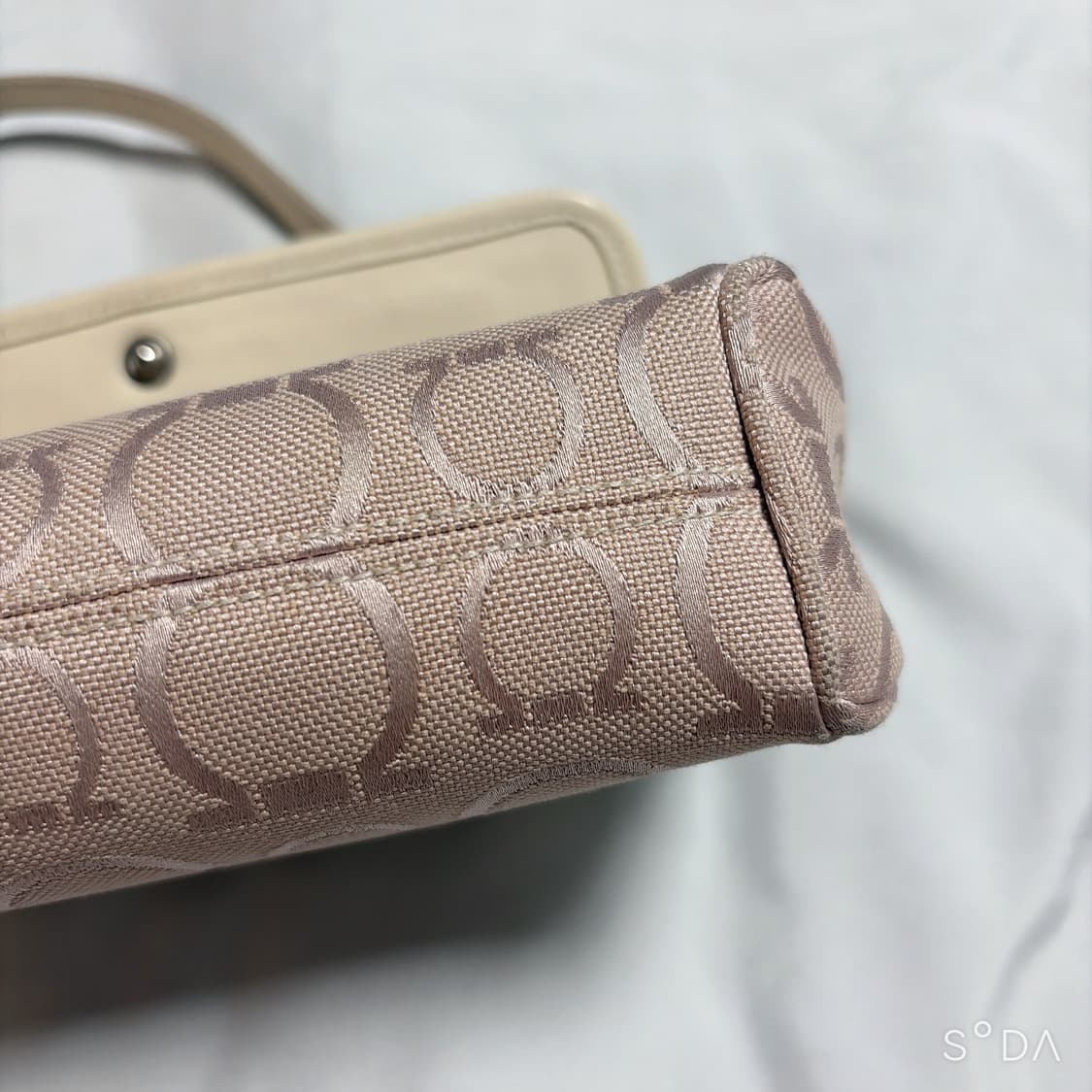 페라가모 간치니 패턴 미니 숄더백 상품이미지4