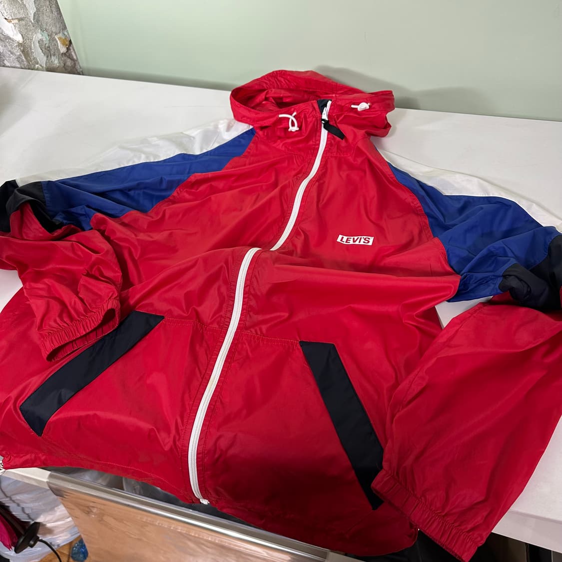 M 100 리바이스 나그랑 멀티컬러 웜후드 경량바람막이 상품이미지2