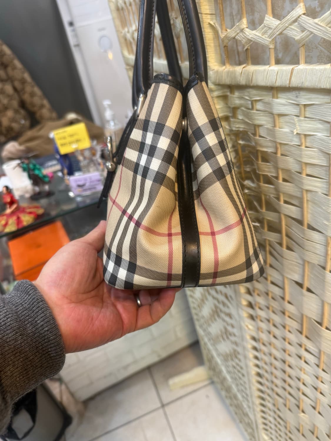 정품 버버리 노바체크 토트백 팝니다 상품이미지2