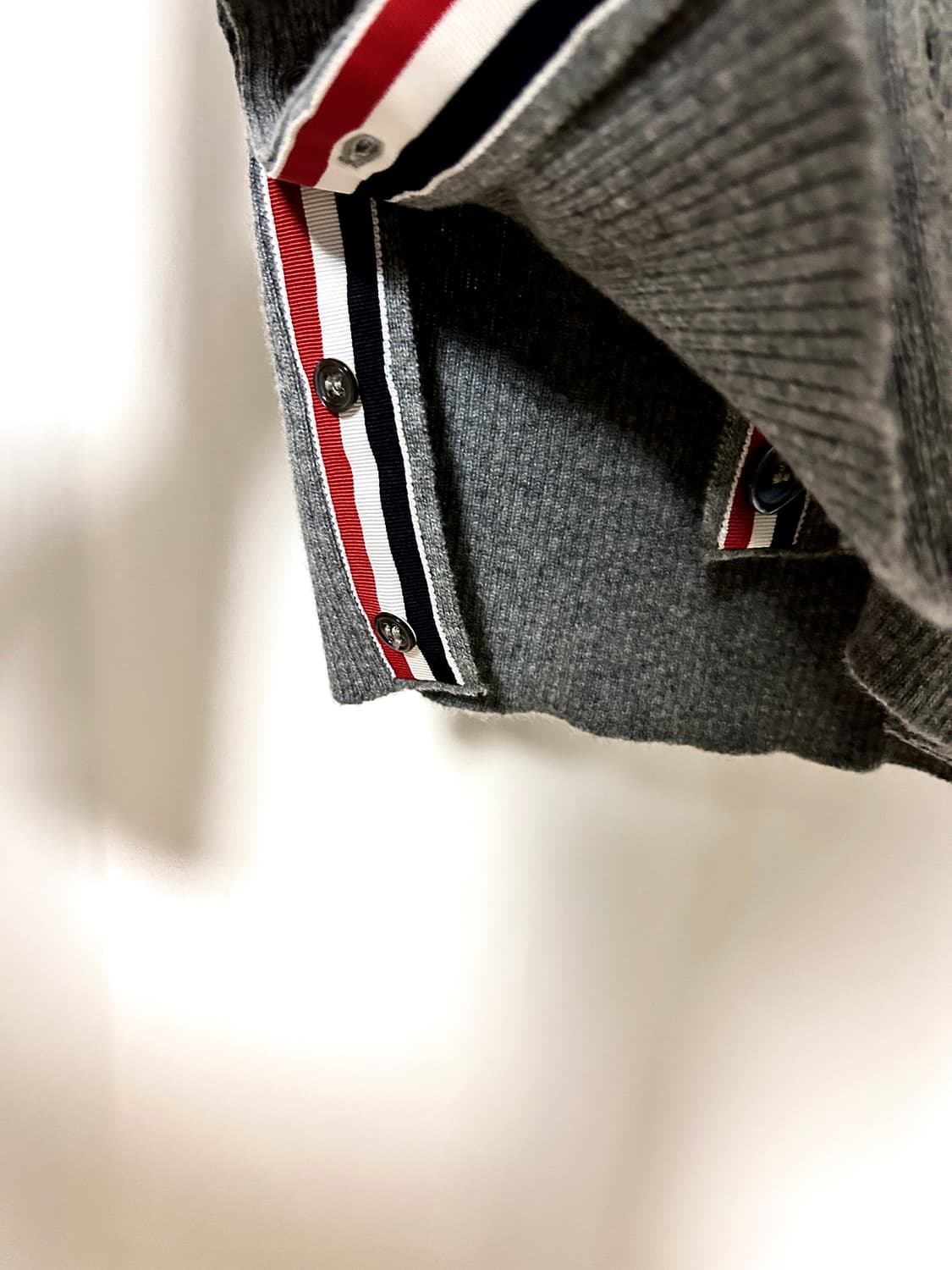 톰브라운 시그니처 캐시미어 100% 가디건 상품이미지3