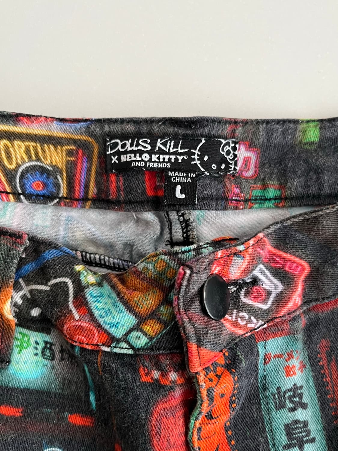 L) 돌스킬 Dolls Kill 헬로키티 부츠컷 팬츠 갸루y2k 상품이미지4