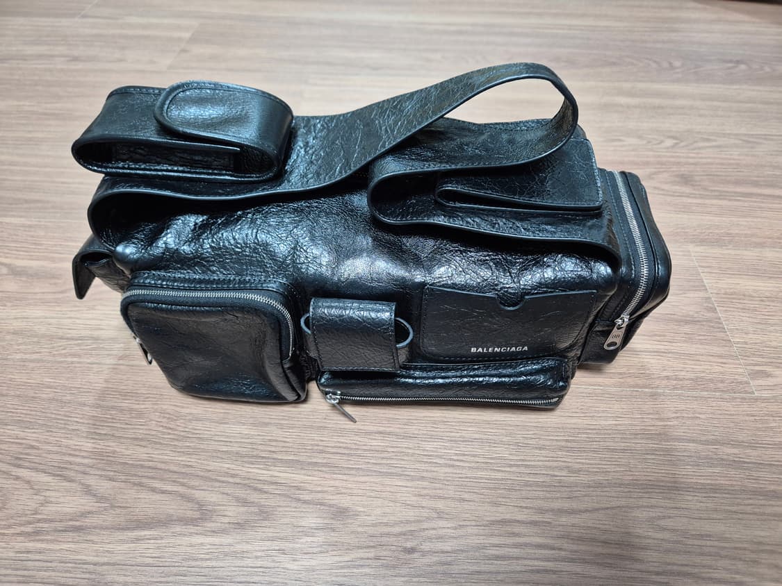 발렌시아가 슈퍼비지 수퍼비지 스몰 슬링백 블랙 상품이미지3