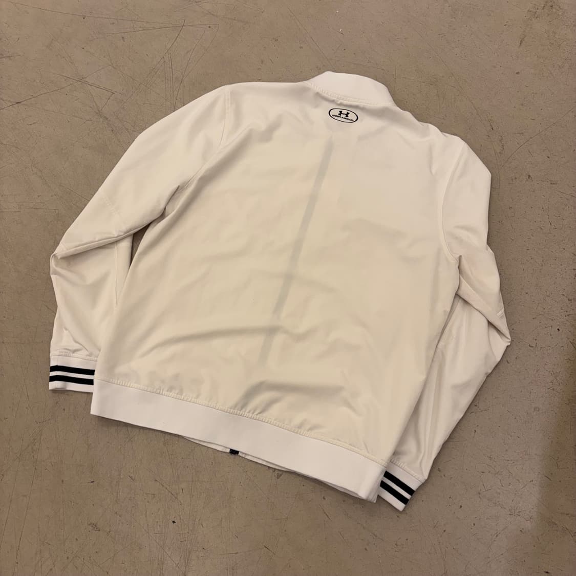 언더아머 스몰로고 화이트 자켓 상품이미지3