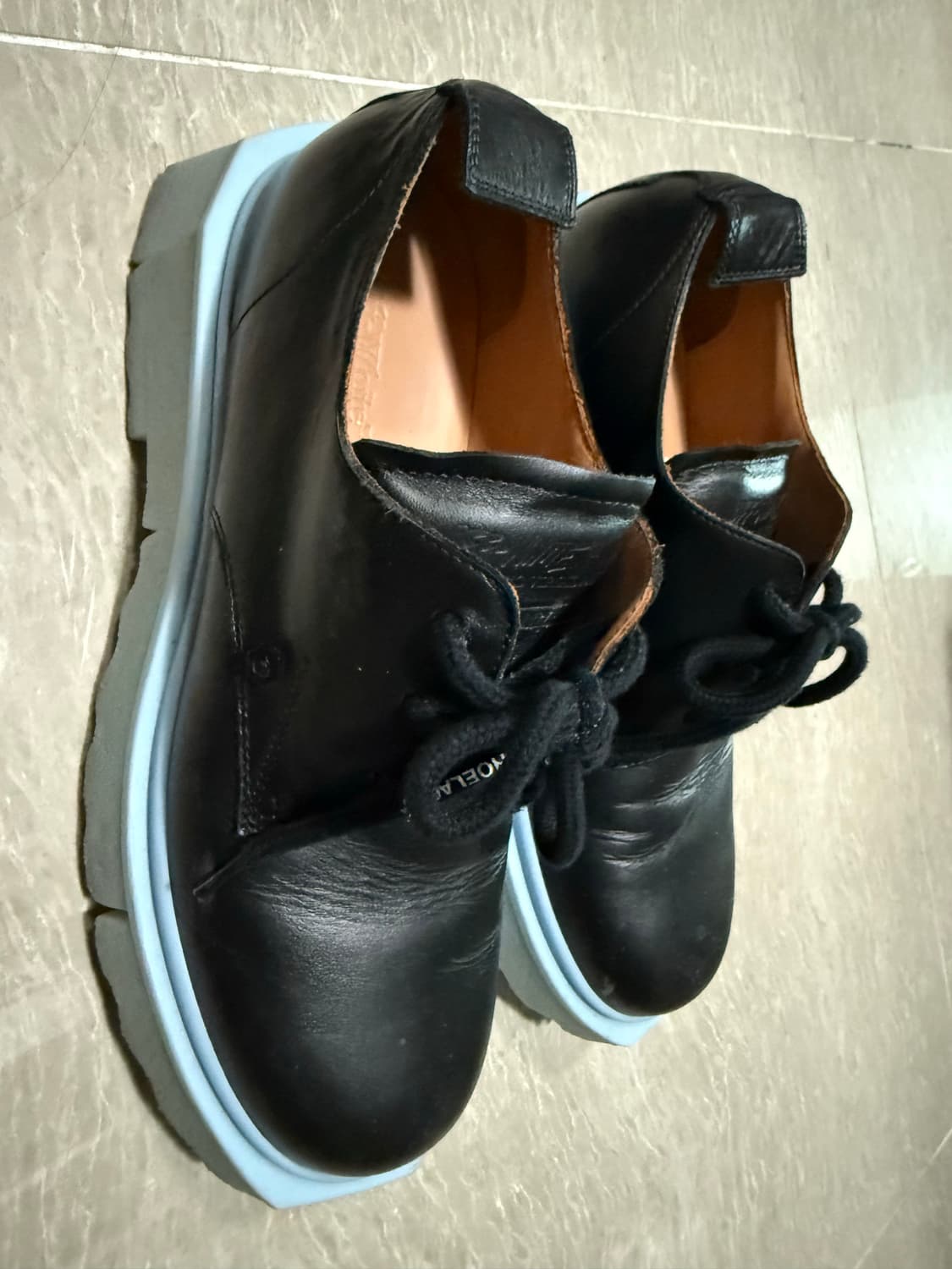 오프화이트 더비슈즈 상품이미지1