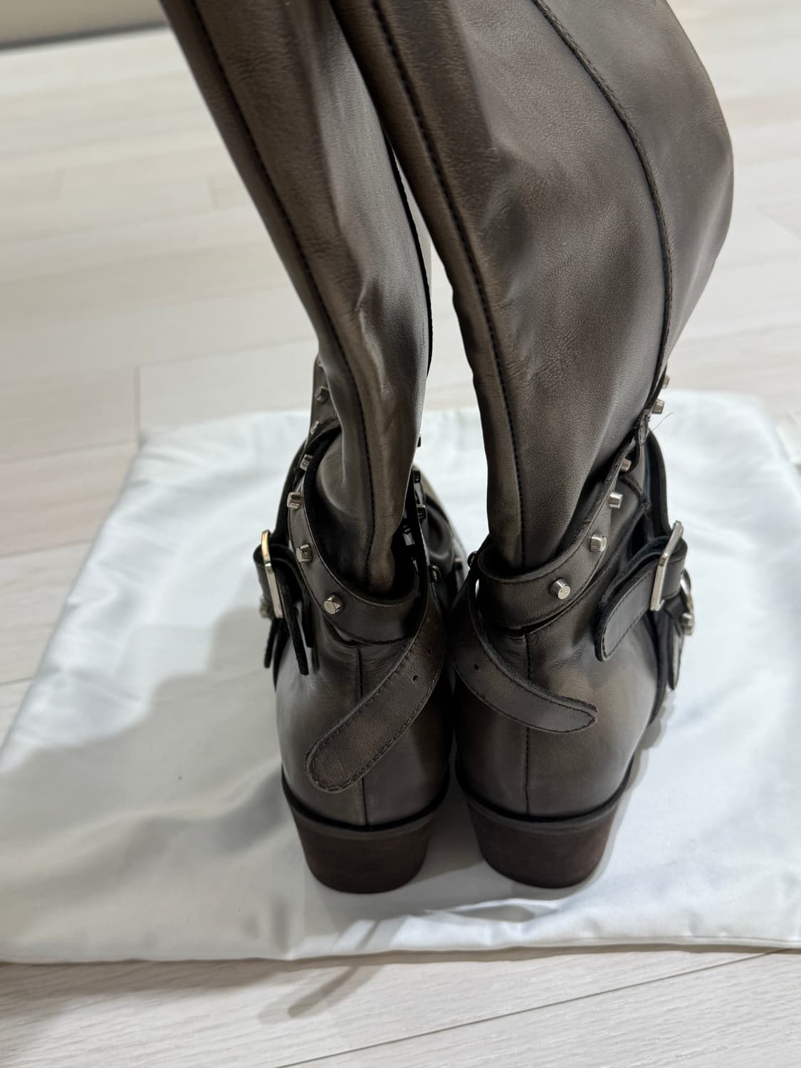 ‼️이사 처분 (새상품) 러프넥 보헤미안 체인벨트 롱부츠 240 상품이미지5