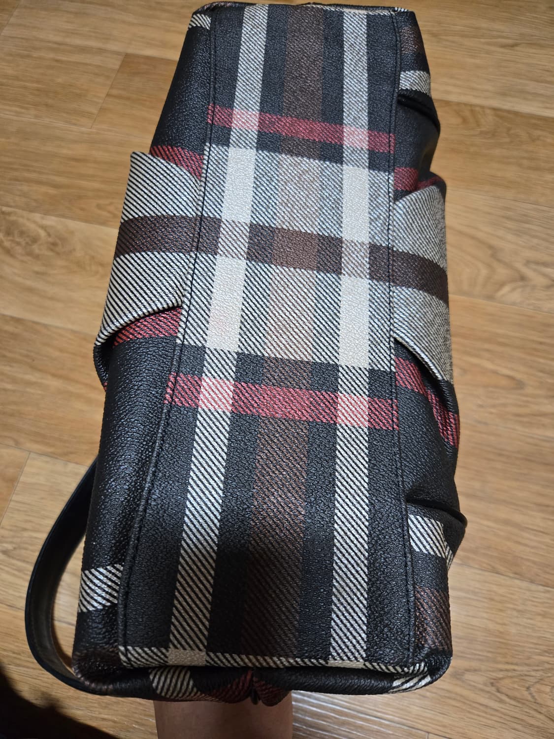 닥스  시그니처 체크패턴 호보 미듐 가죽 숄더백(새상품 컨디션) 상품이미지6
