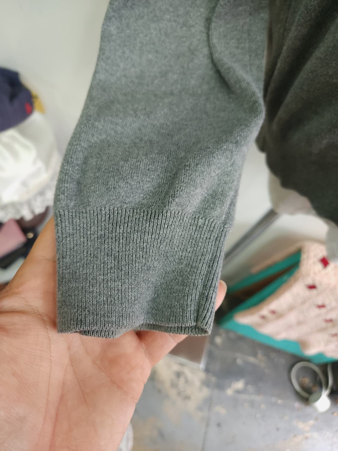 폴로 랄프로렌 그레이 브이넥 피마코튼 니트 

 상품이미지4