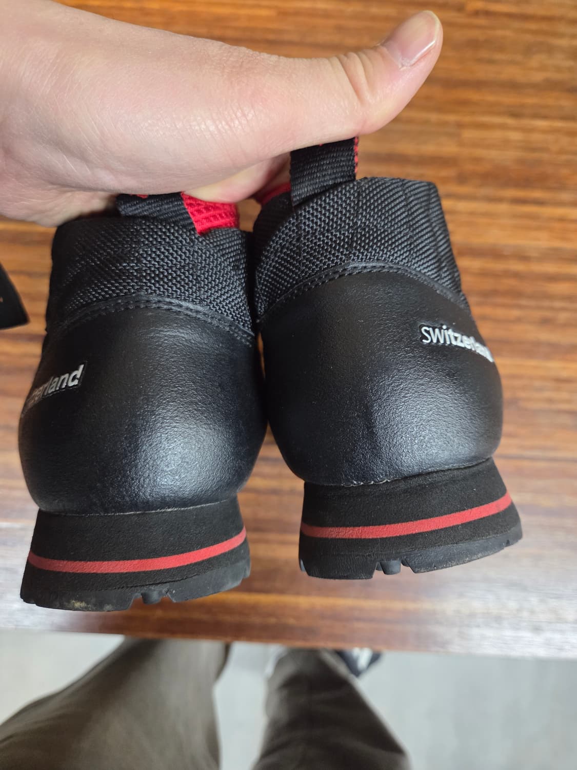 데상트 스위스 퀄팅 디자인 미드 트레킹화 250 상품이미지4