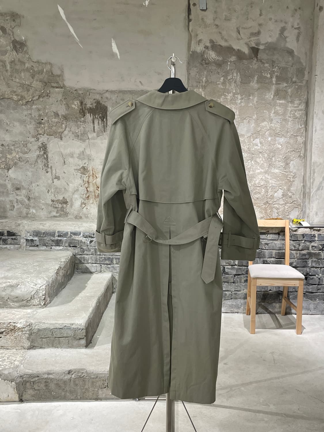 버버리 라이트 올리브 벨티드 트렌치 코트 상품이미지6