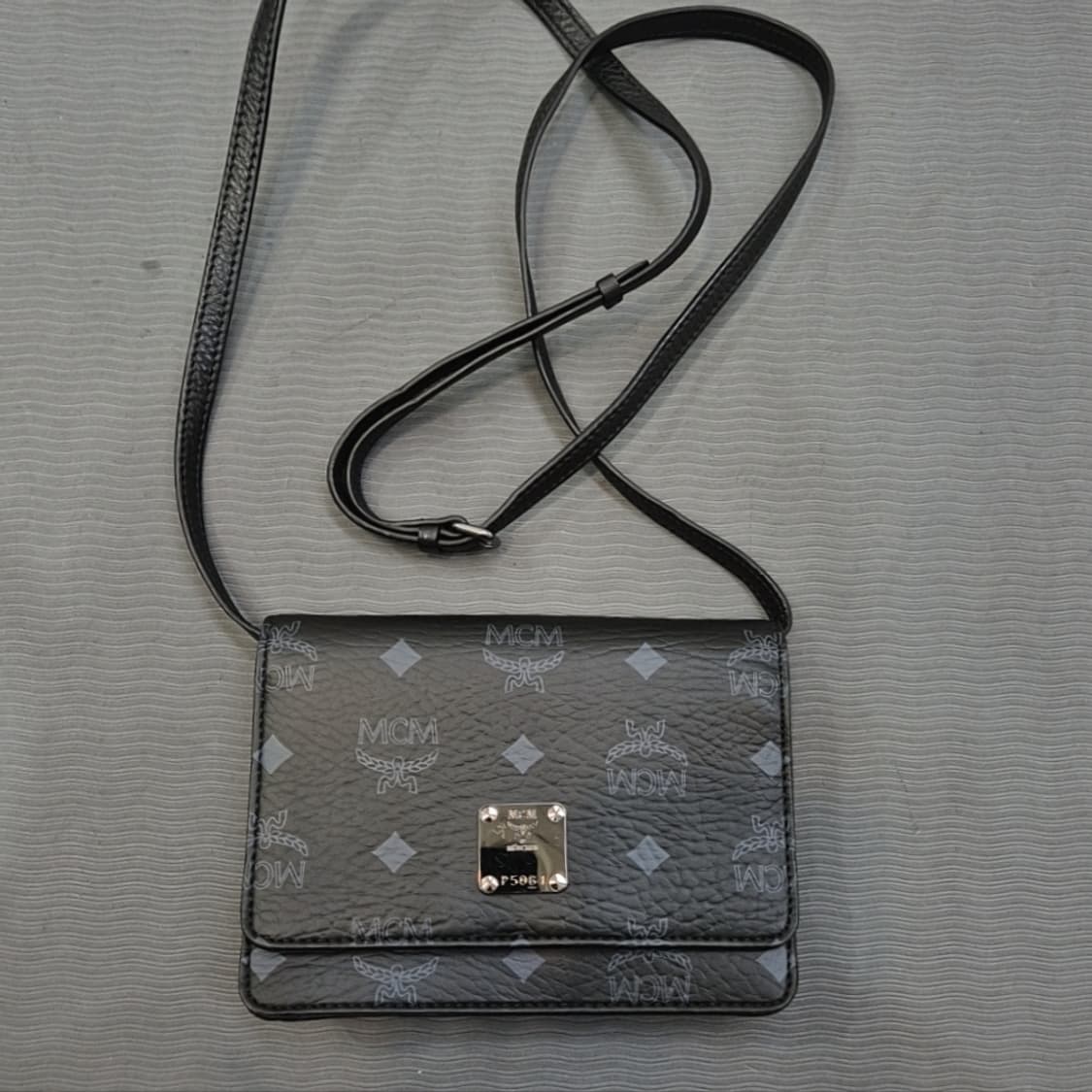 MCM 비세토스 미니 크로스백 상품이미지1