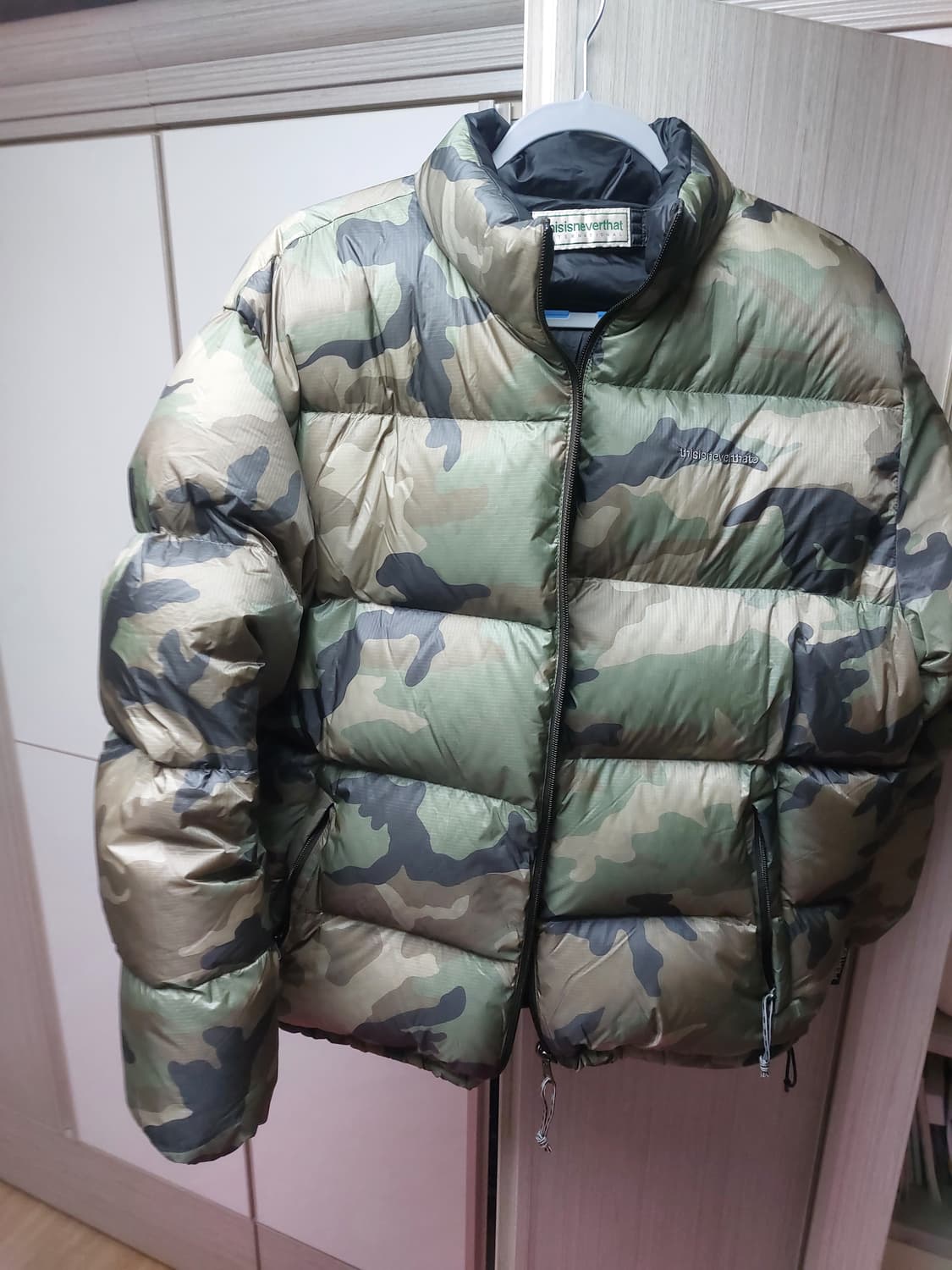 디스이스네버댓 리버시블 카모 패딩 L 상품이미지1