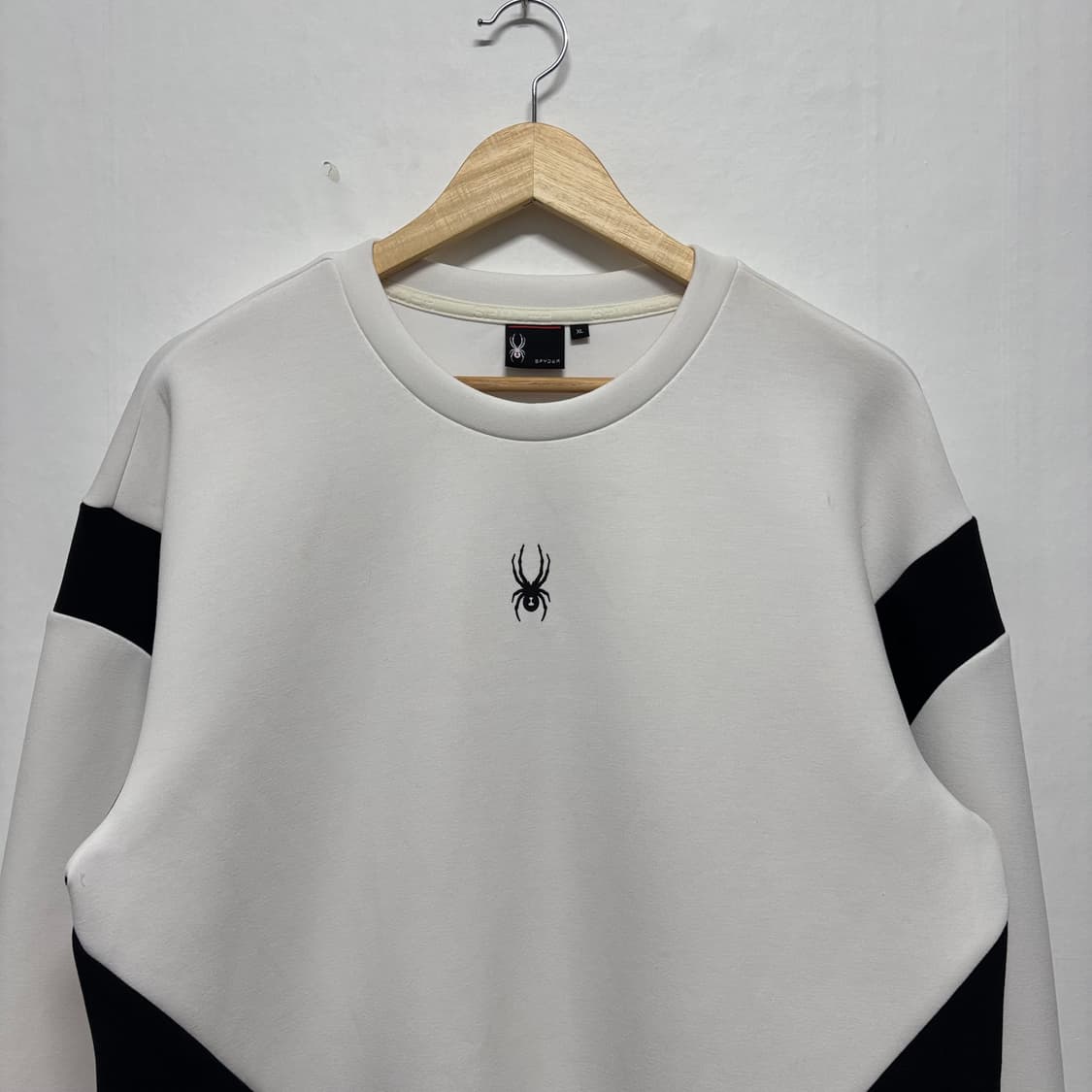 스파이더 흰검 배색 맨투맨 상품이미지2