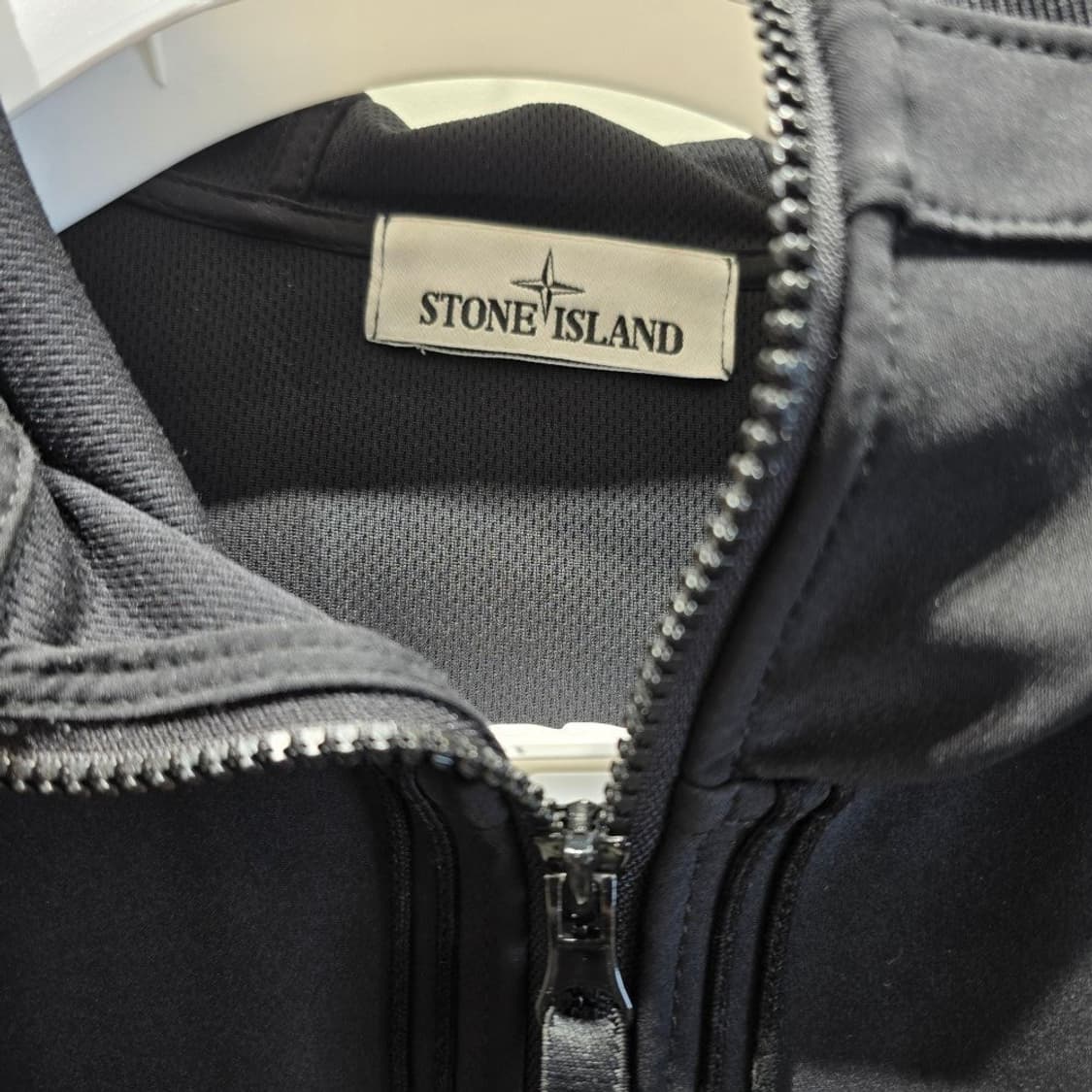 [중고/정품] 스톤아일랜드 라이트 소프트 쉘 후드 집업 자켓 블랙 XXL 상품이미지4