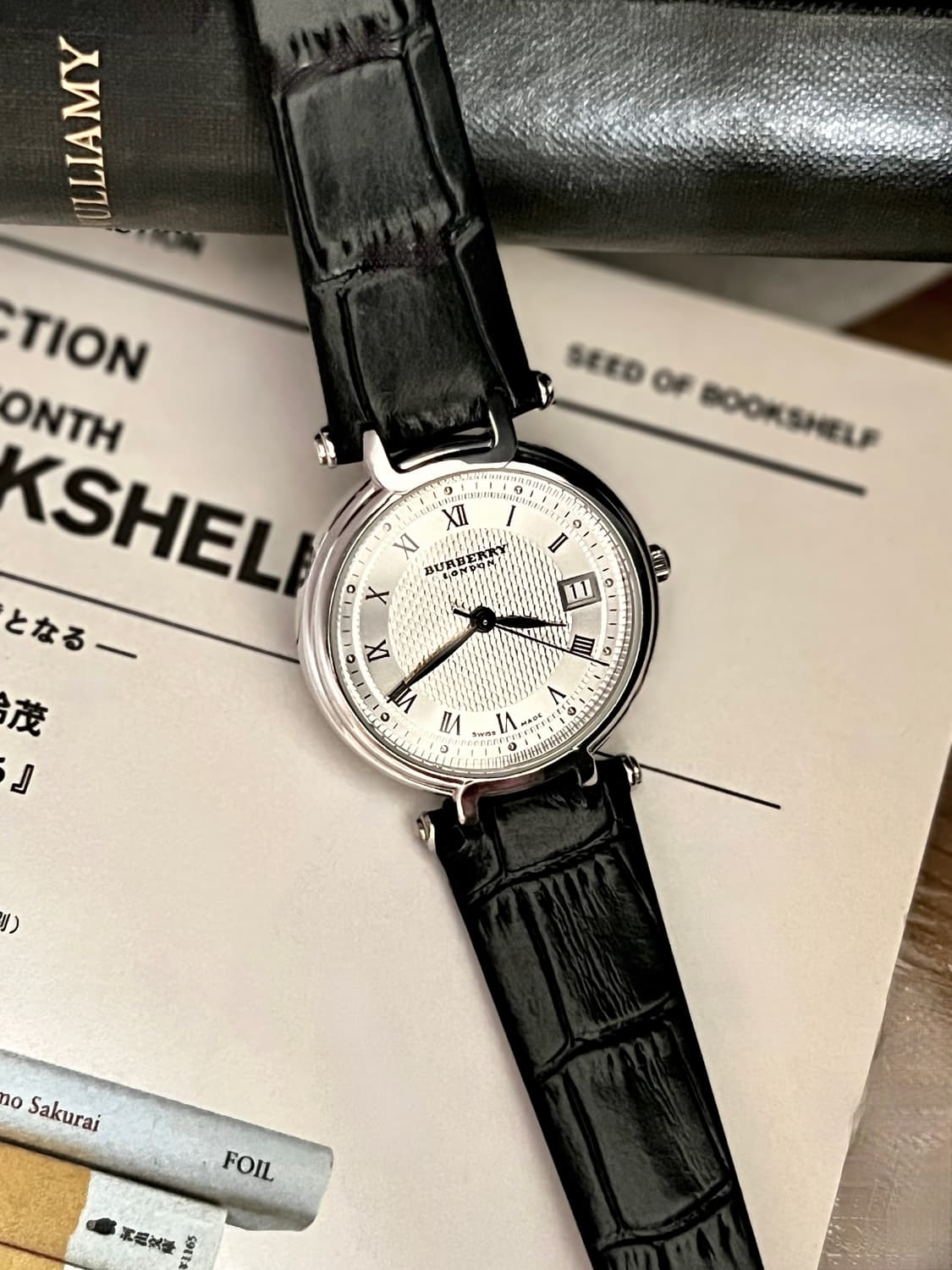 버버리 실버 라운드 시계 (32mm) / 케어 상품이미지2