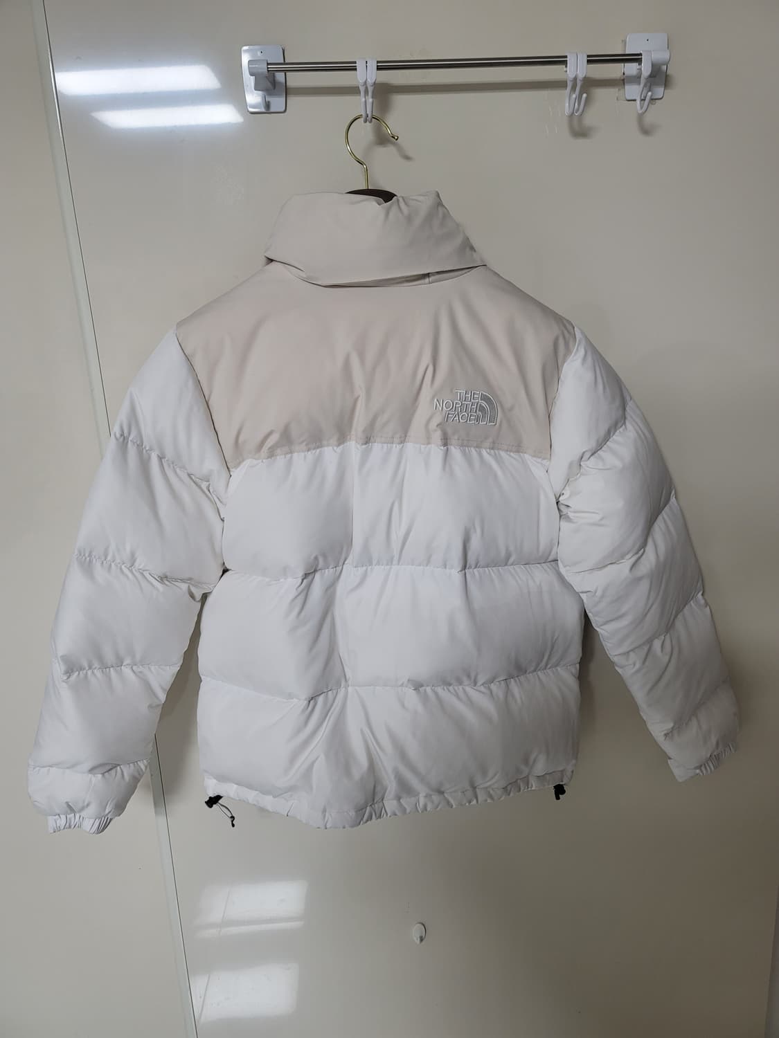 노스페이스 600 눕시 화이트 해외s 95사이즈 상태굿

 상품이미지2