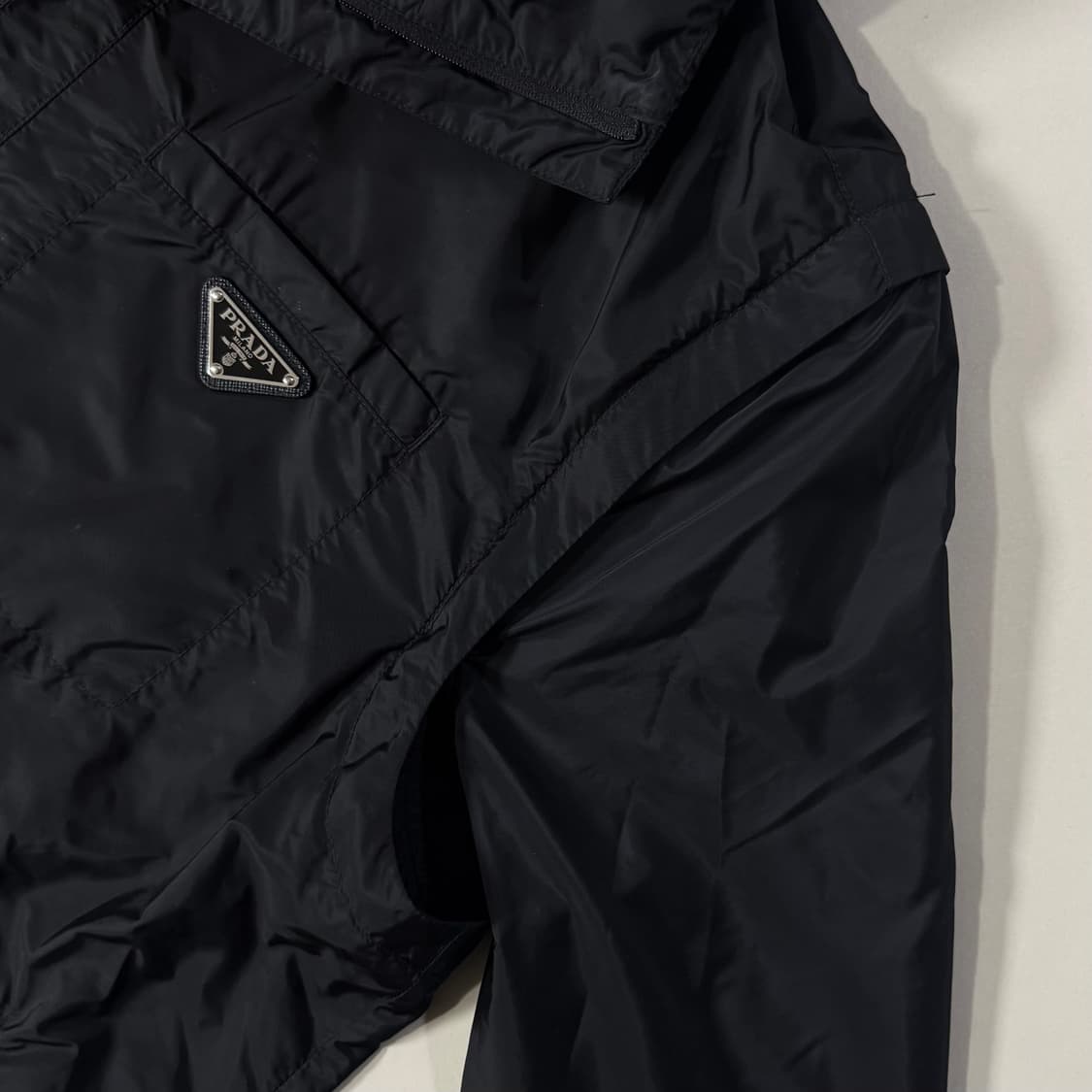 [52/당일출고]프라다 삼각로고 나일론 바람막이 상품이미지7