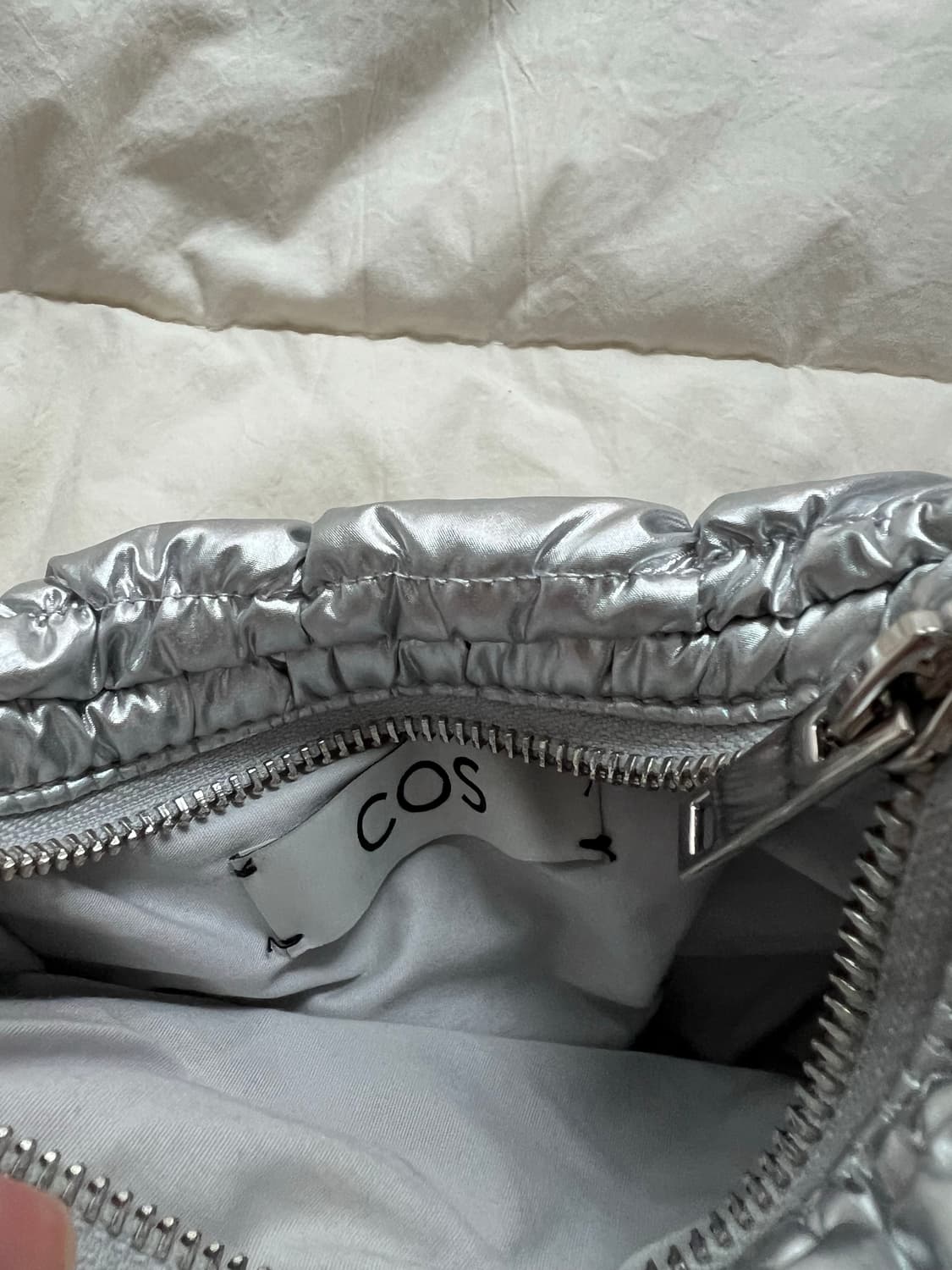 코스 실버 미니 구름가방 상품이미지3