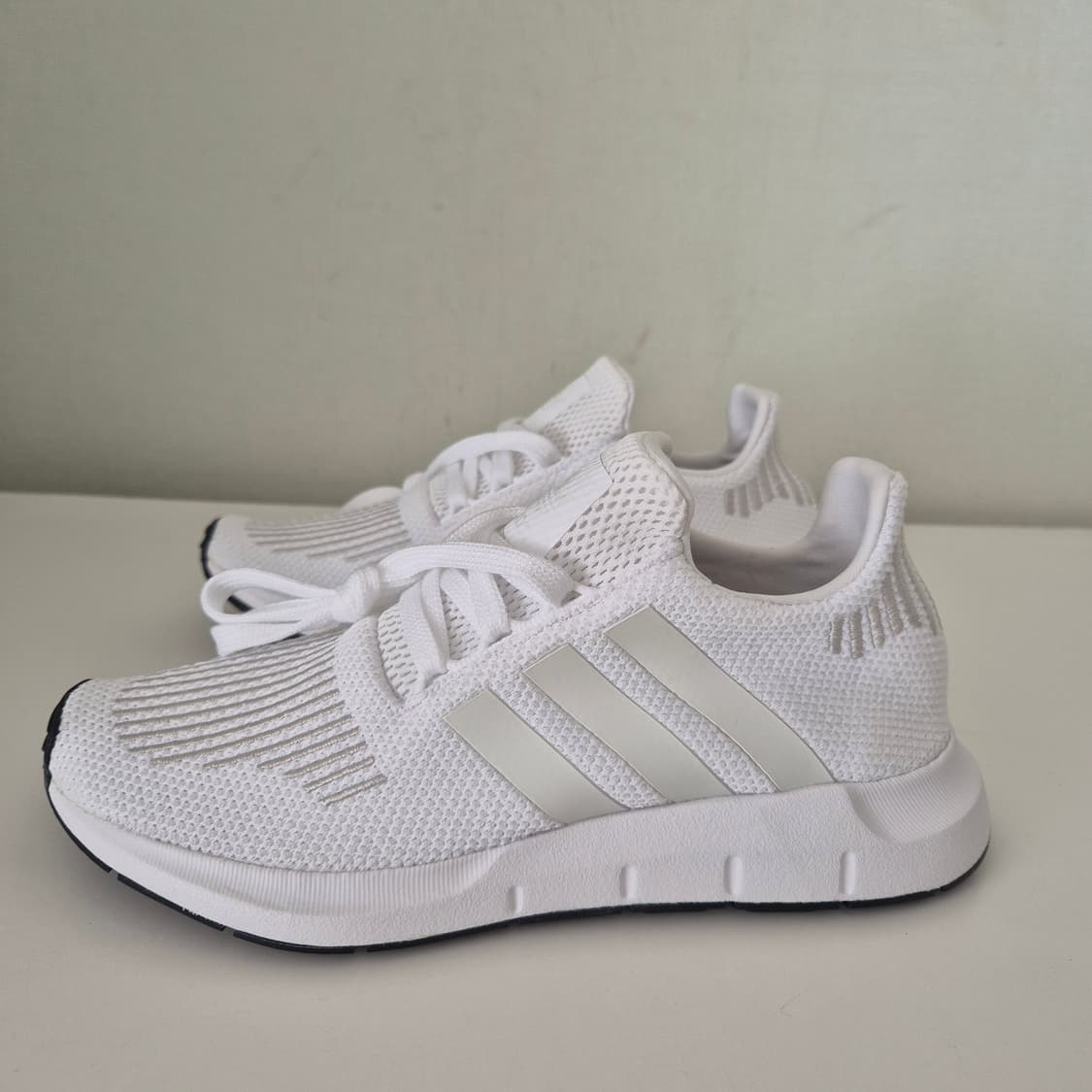 아디다스 스위프트 런 흰색 운동화220 상품이미지2