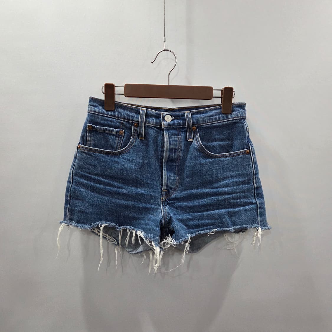 리바이스 501 우먼 핫팬츠 26 상품이미지1