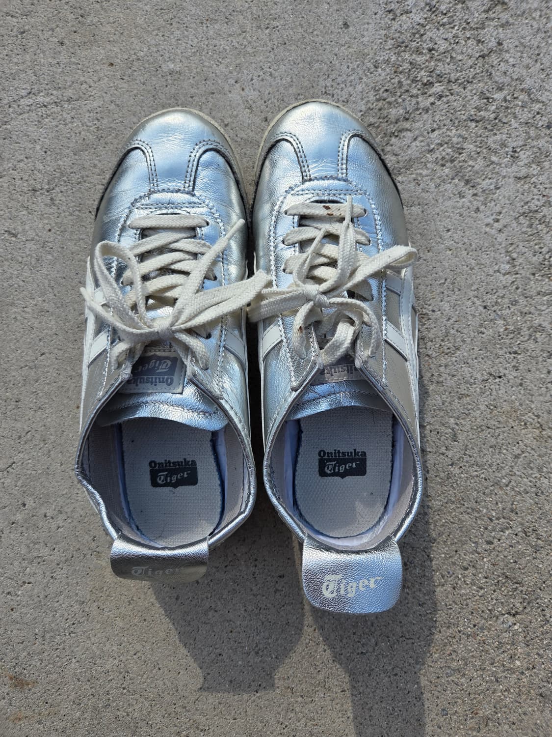 오니츠카 타이거 실버 스니커즈 245 상품이미지1