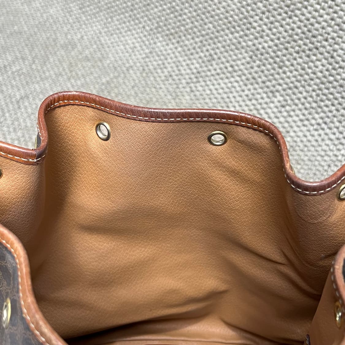 셀린느 마카담 버킷백 상품이미지7