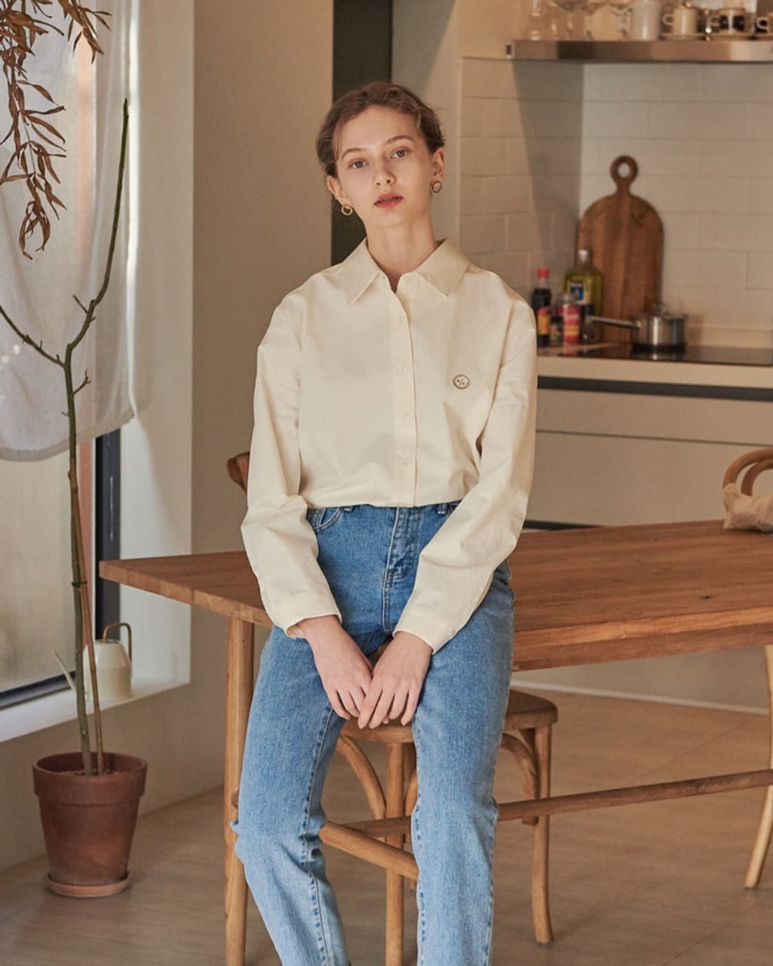 URAGO 유라고 로고 클래식 셔츠 베이지 상품이미지2