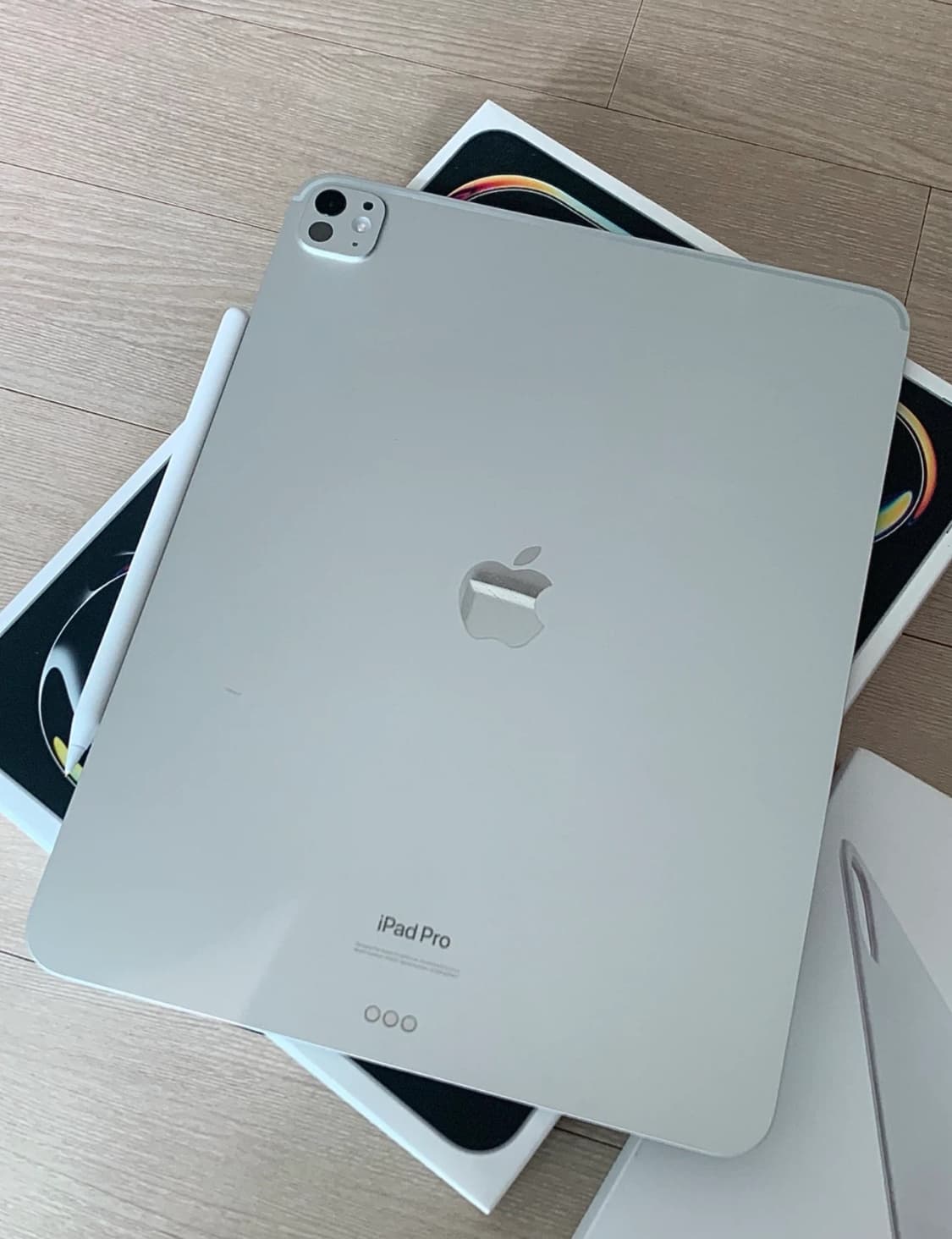 아이패드 프로 13 M4 512GB + 펜슬 Pro + 매직키보드 풀박 상품이미지3