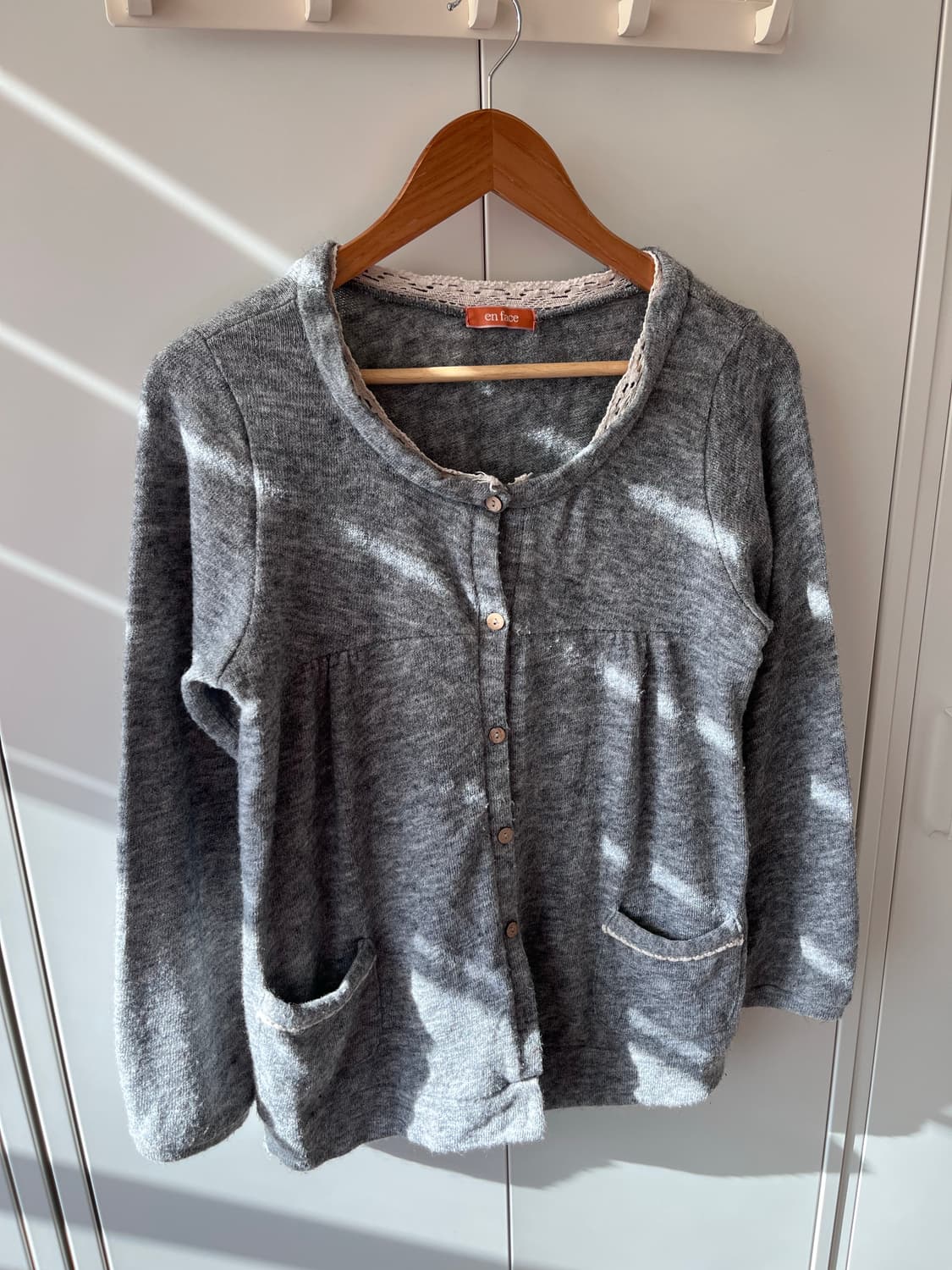 en face 레이스 그레이 셔링 니트 가디건 상품이미지6