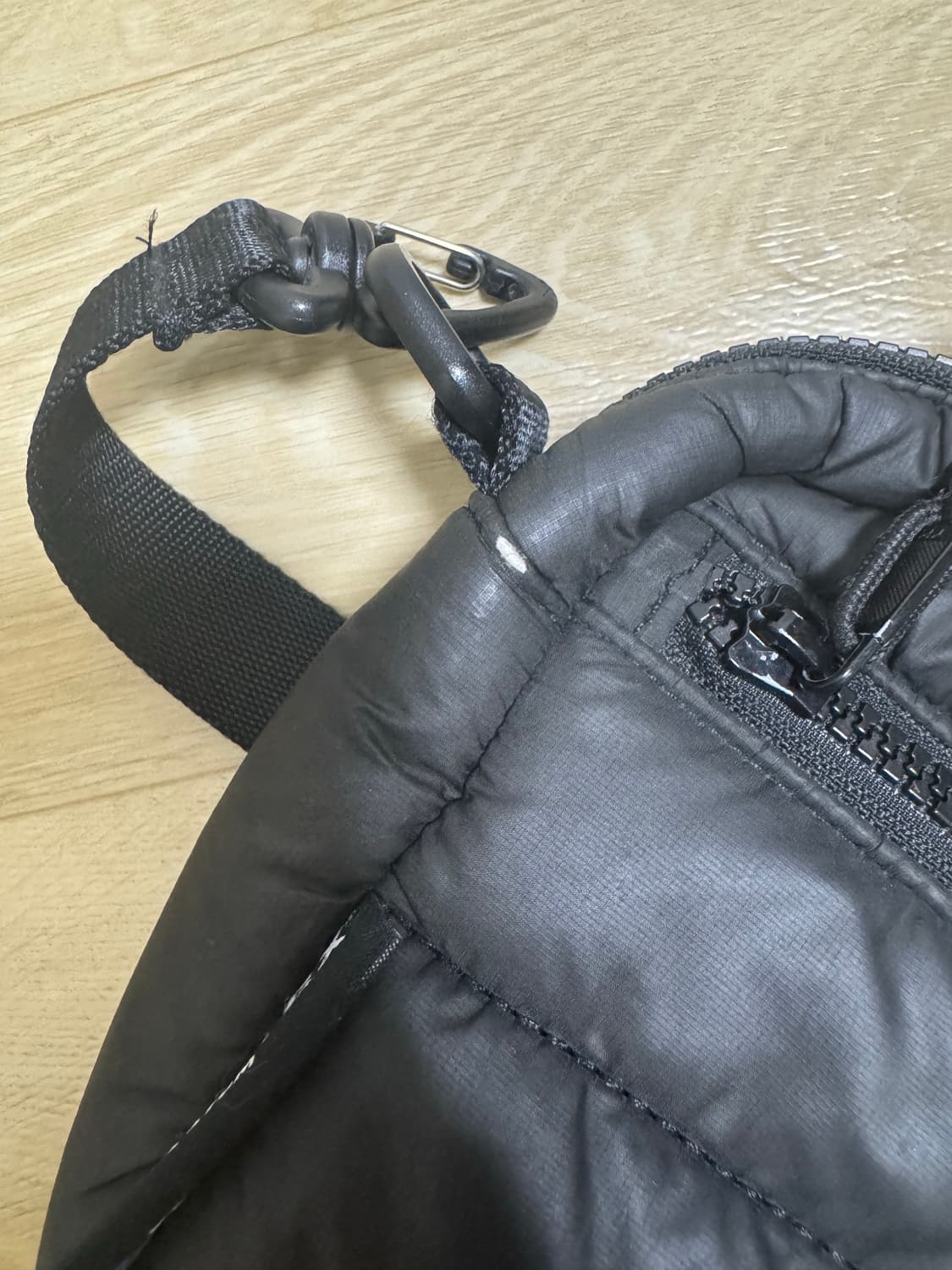 [os] 22FW 슈프림 퍼퍼 사이드백 블랙 상품이미지3