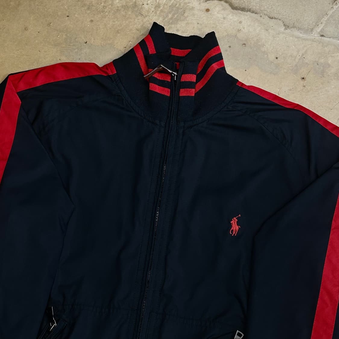 M 폴로랄프로렌 레드 블랙 배색 폴리쉘 자켓 상품이미지1