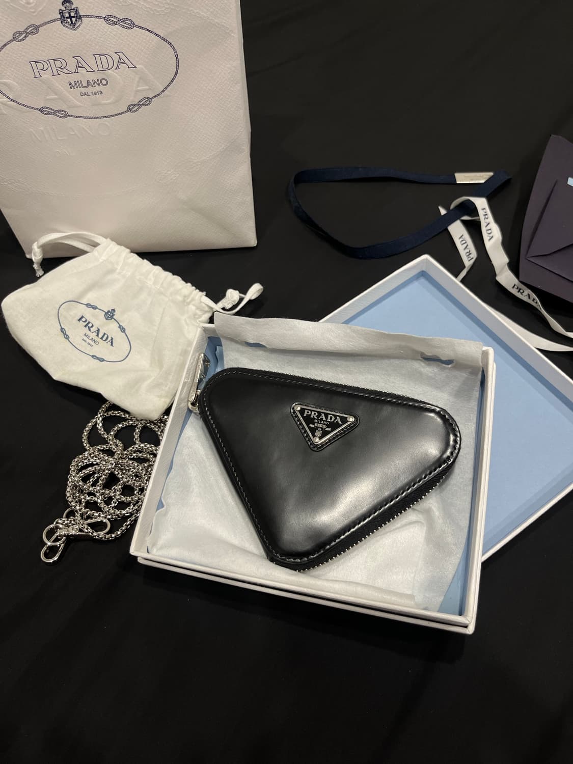 프라다 삼각로고 브러시드 레더 미니 삼각 파우치 상품이미지1