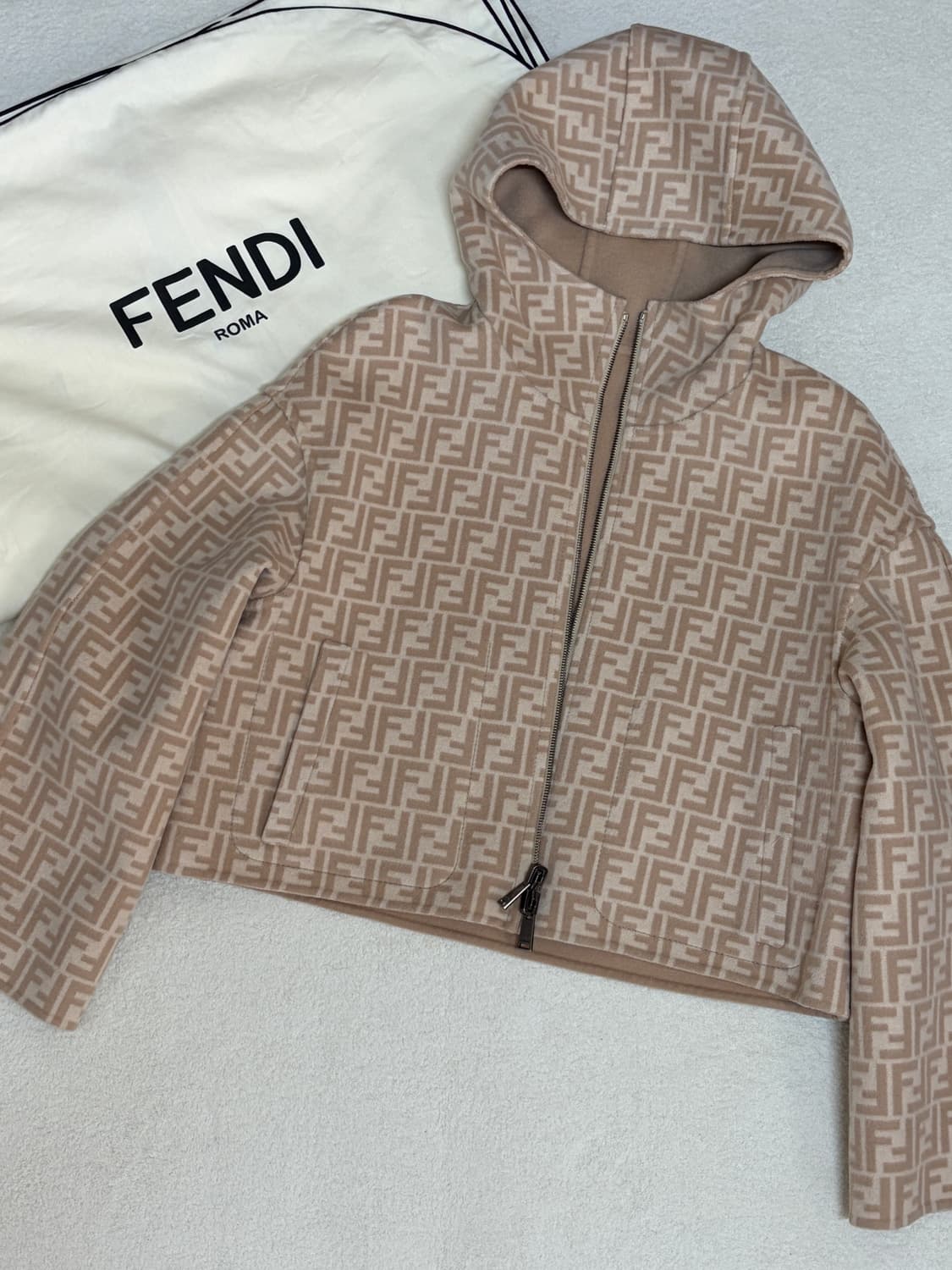 (새거급) 펜디 리버시블 여성 울 자켓 40 펜디 여성 리버시블 자켓 상품이미지5