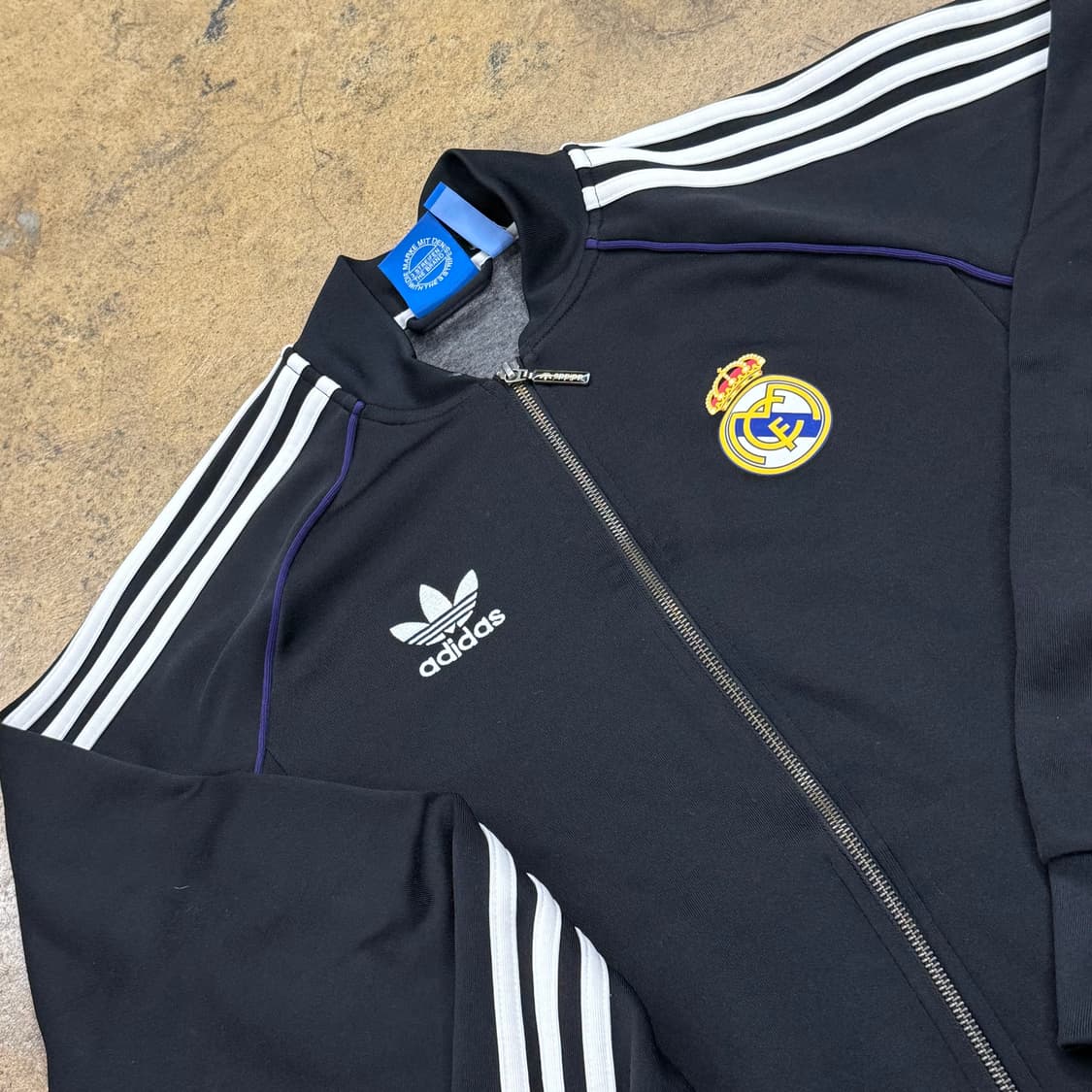 아디다스 레알 마드리드 블랙 오리지널 파이어버드 퍼플 디테일 져지 트랙탑 상품이미지1