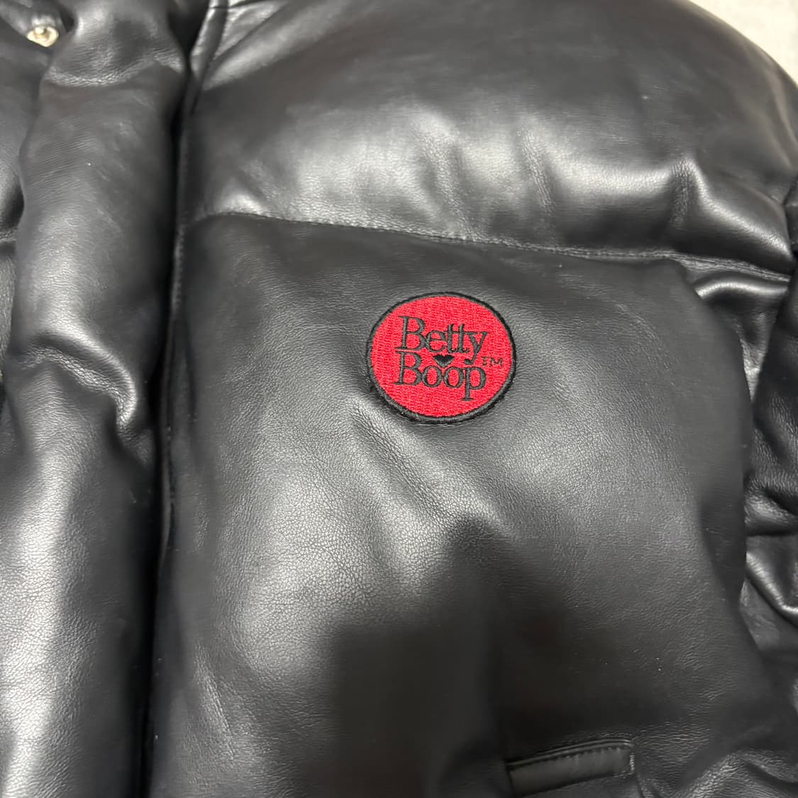 베티붑 X 얼킨캔버스 블랙 웰론 숏 패딩 자켓 상품이미지2